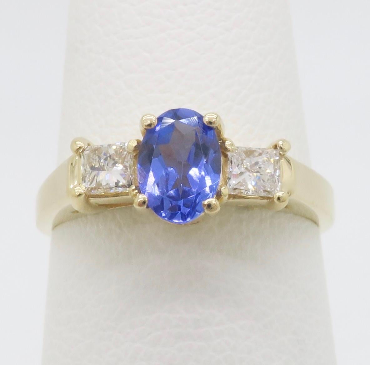 Dreisteinring mit Tansanit und Diamanten im Zustand „Neu“ im Angebot in Webster, NY