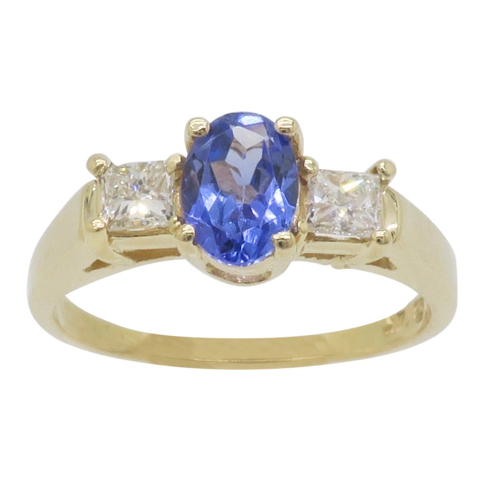 Anello a tre pietre con tanzanite e diamanti