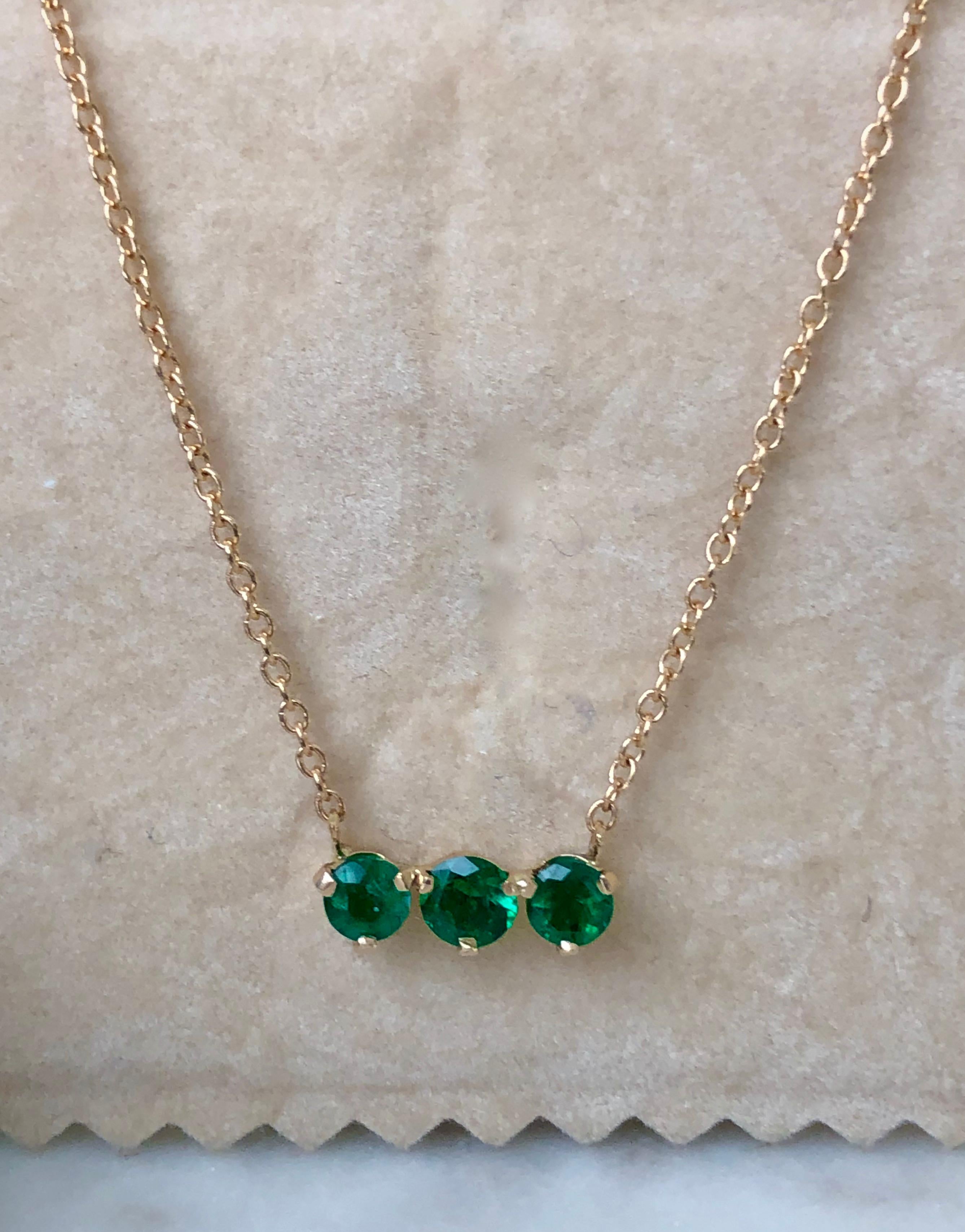 Stunning 3 Colombian AAA emerald, VS- Clarity. Set in Gorgeous Three Stone Pendant Chain Fashion Necklace. Total Colombian Emerald Weight 1.00 Carat. 14K yellow gold 3.2g.
Length 18