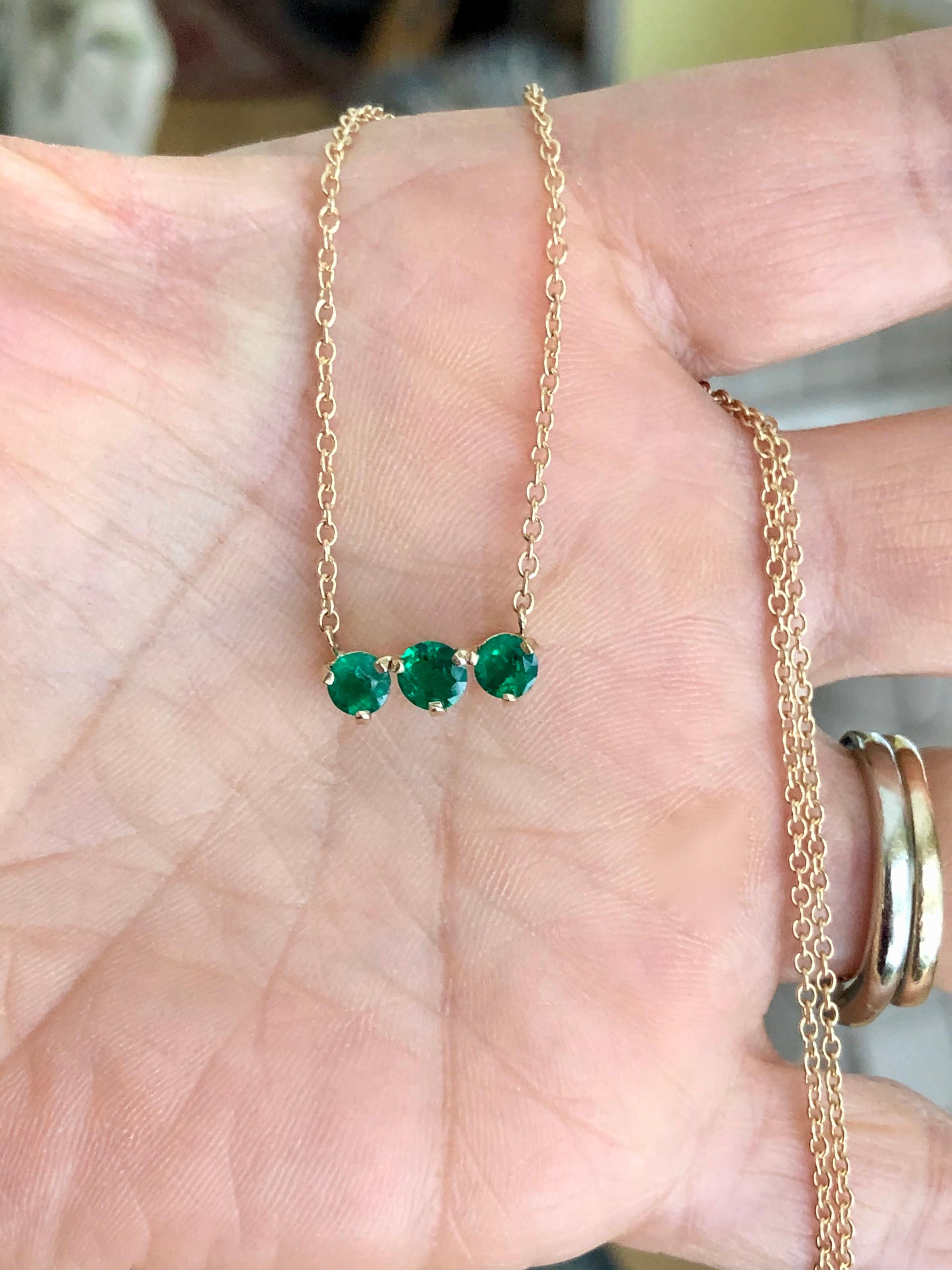 Three-Stone Round Colombian Emerald Gold Chain Pendant Necklace 3