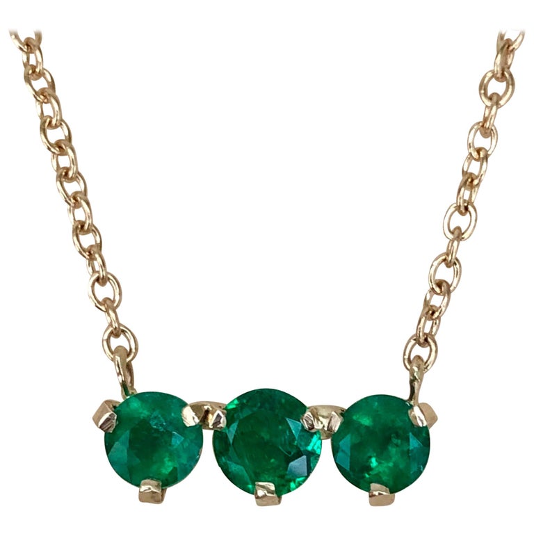 ThreeStone Round Colombian Emerald Gold Chain Pendant Necklace at 1stDibs