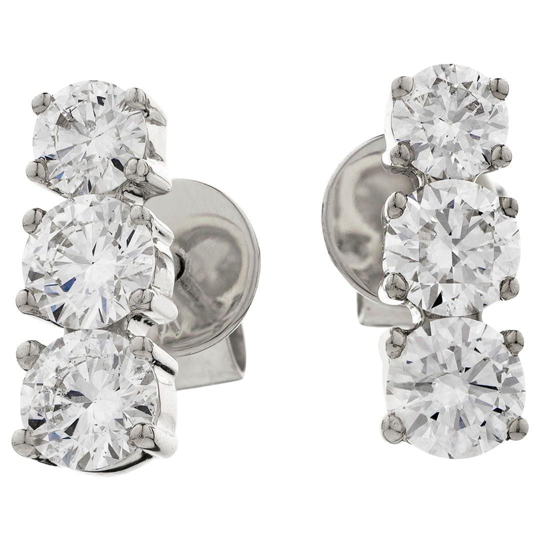 Clous d'oreilles en goutte en or blanc 18 carats avec trois pierres et diamants taille ronde de 1,10 carat