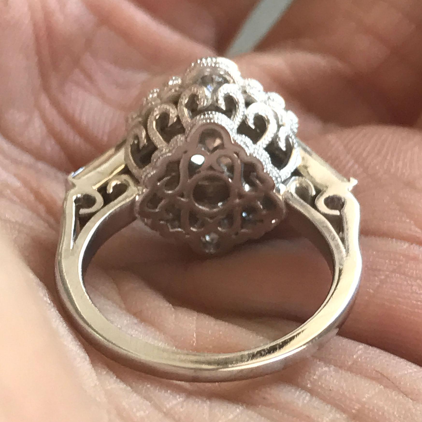 Dreisteiniger runder Diamant-Verlobungsring 14 Karat W, Ben Dannie (Rundschliff) im Angebot