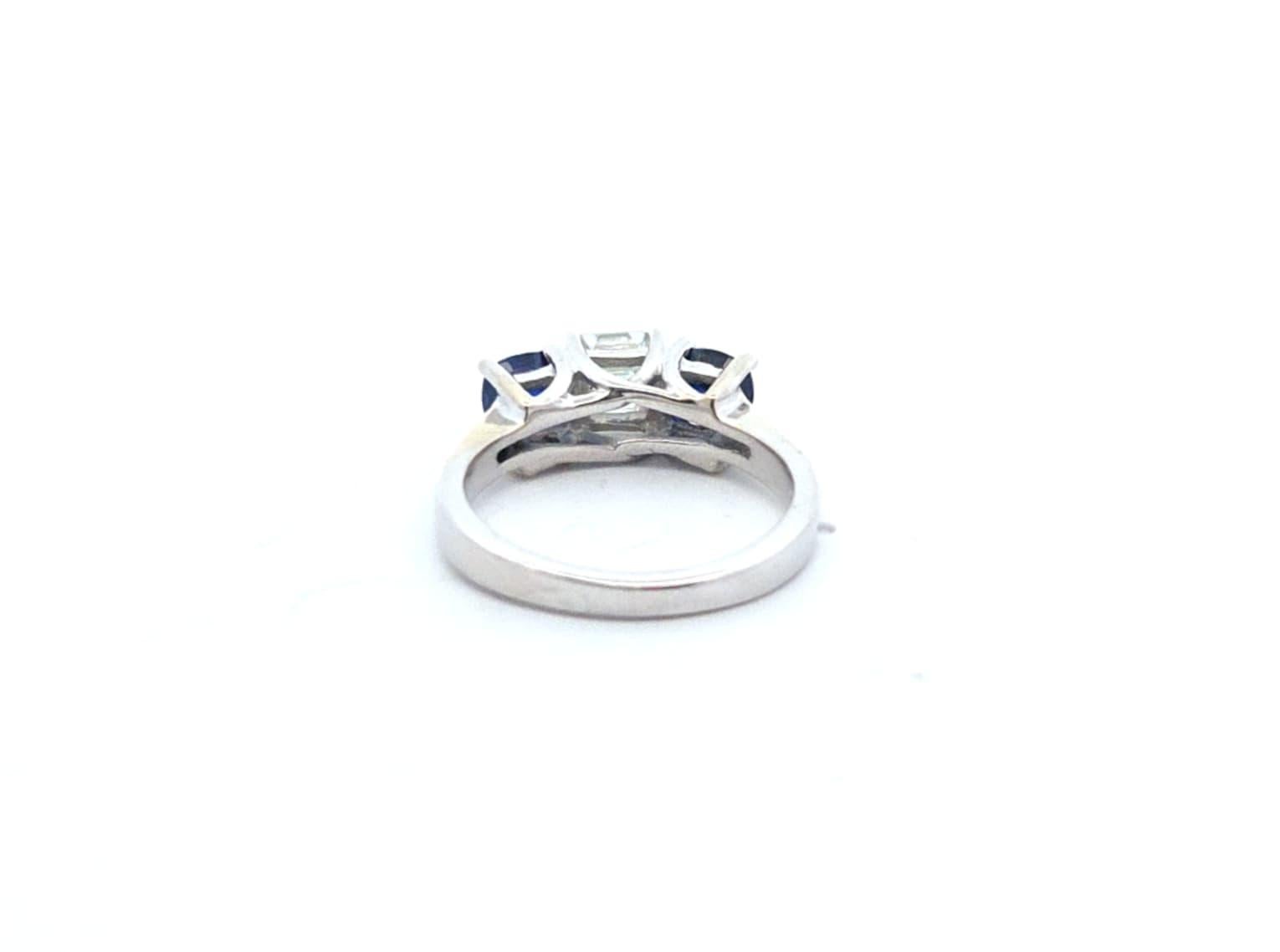 Drei Stein Saphir & Diamant Ring S1.24ct Em.90ct 14kwg (Asscher-Schliff) im Angebot