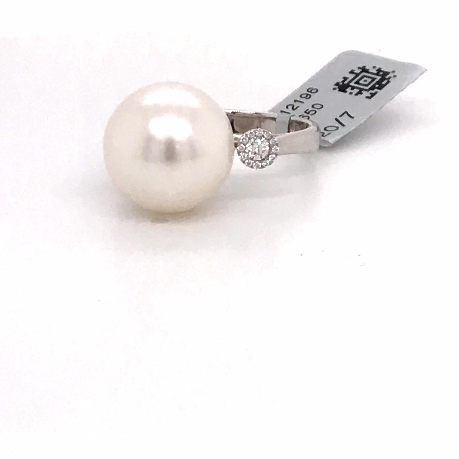 Three-Stone South Sea Pearl Diamond Ring 0.12 Carat 18 Karat White Gold For Sale 3