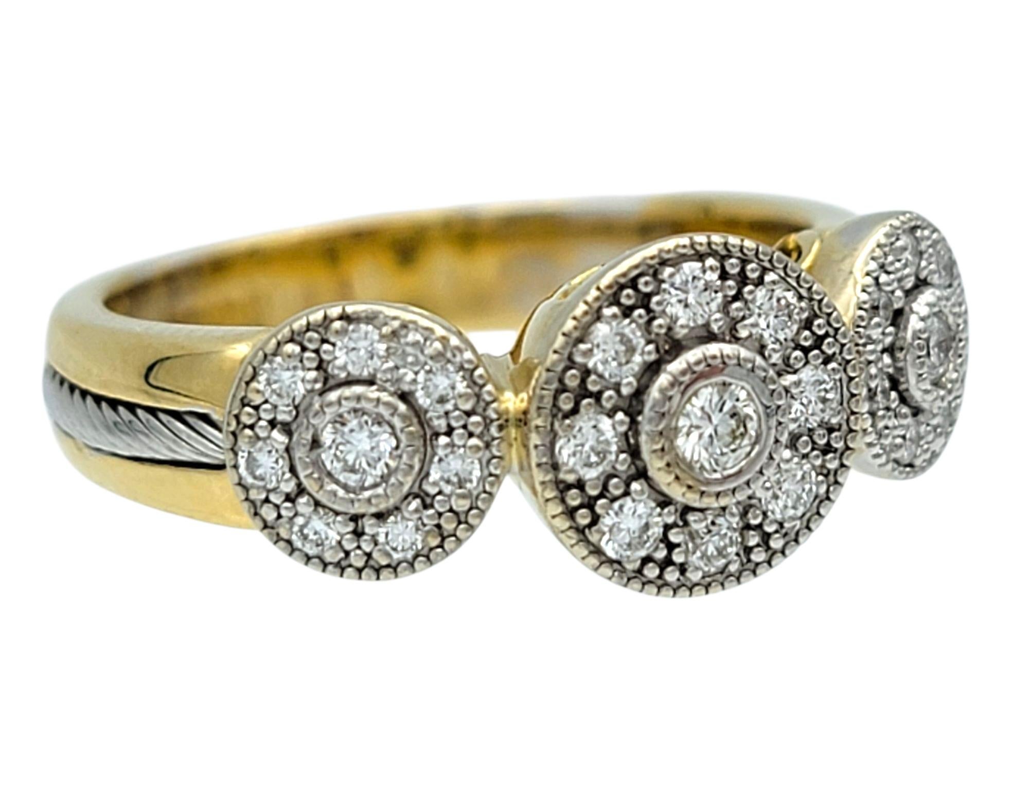 Runder Pavé-Diamant-Halo-Ring mit drei Steinen in zweifarbigem 18 Karat Gold (Rundschliff) im Angebot