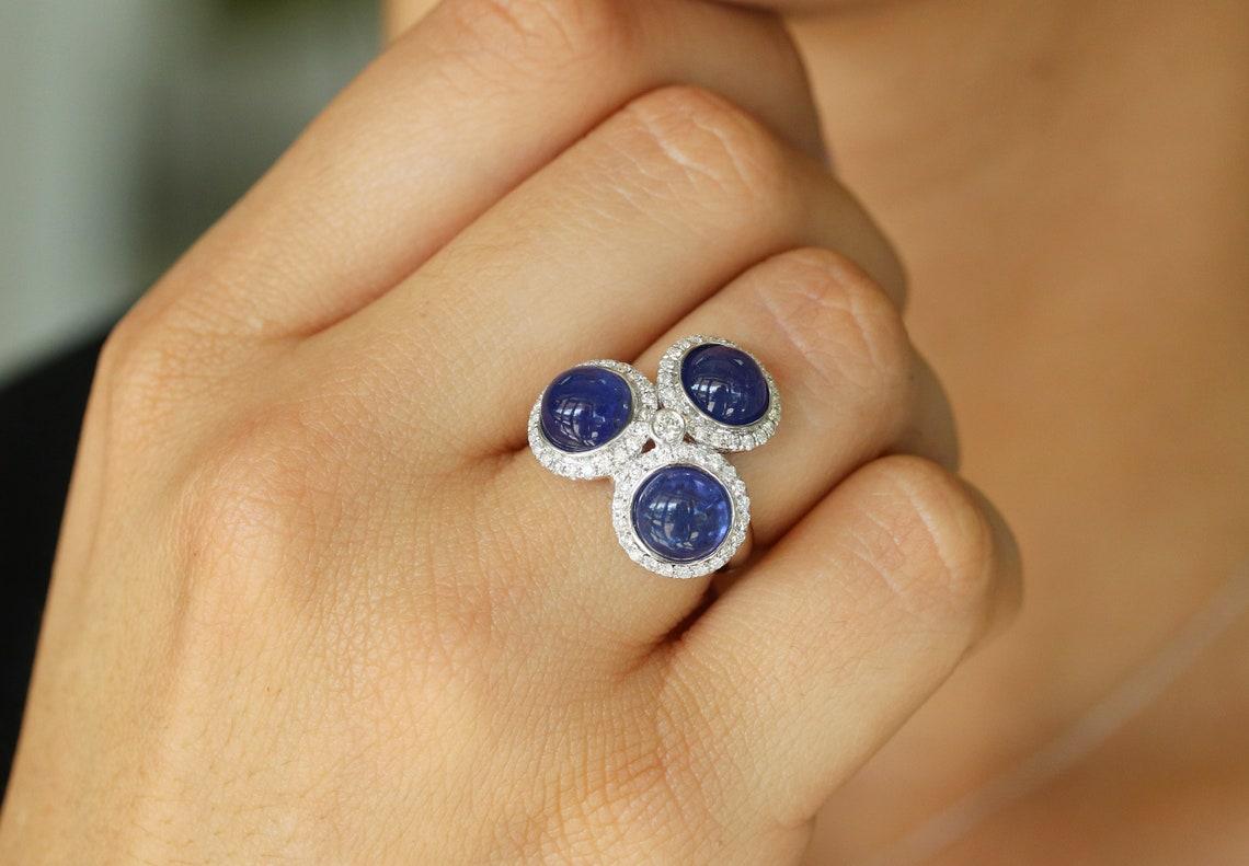 Art déco Bague cocktail d'anniversaire à trois pierres avec tanzanite et diamants 9,07 ctw en vente