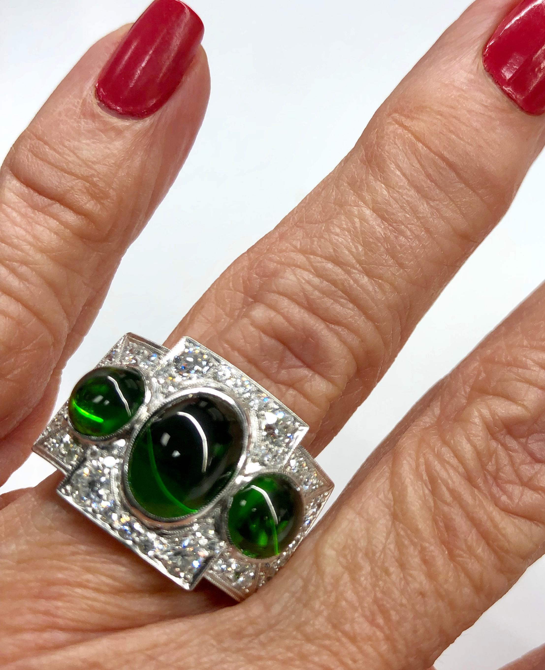 Art Deco Three-Stone Chrome Diopside and Diamond Ring in Platinum For Sale 1