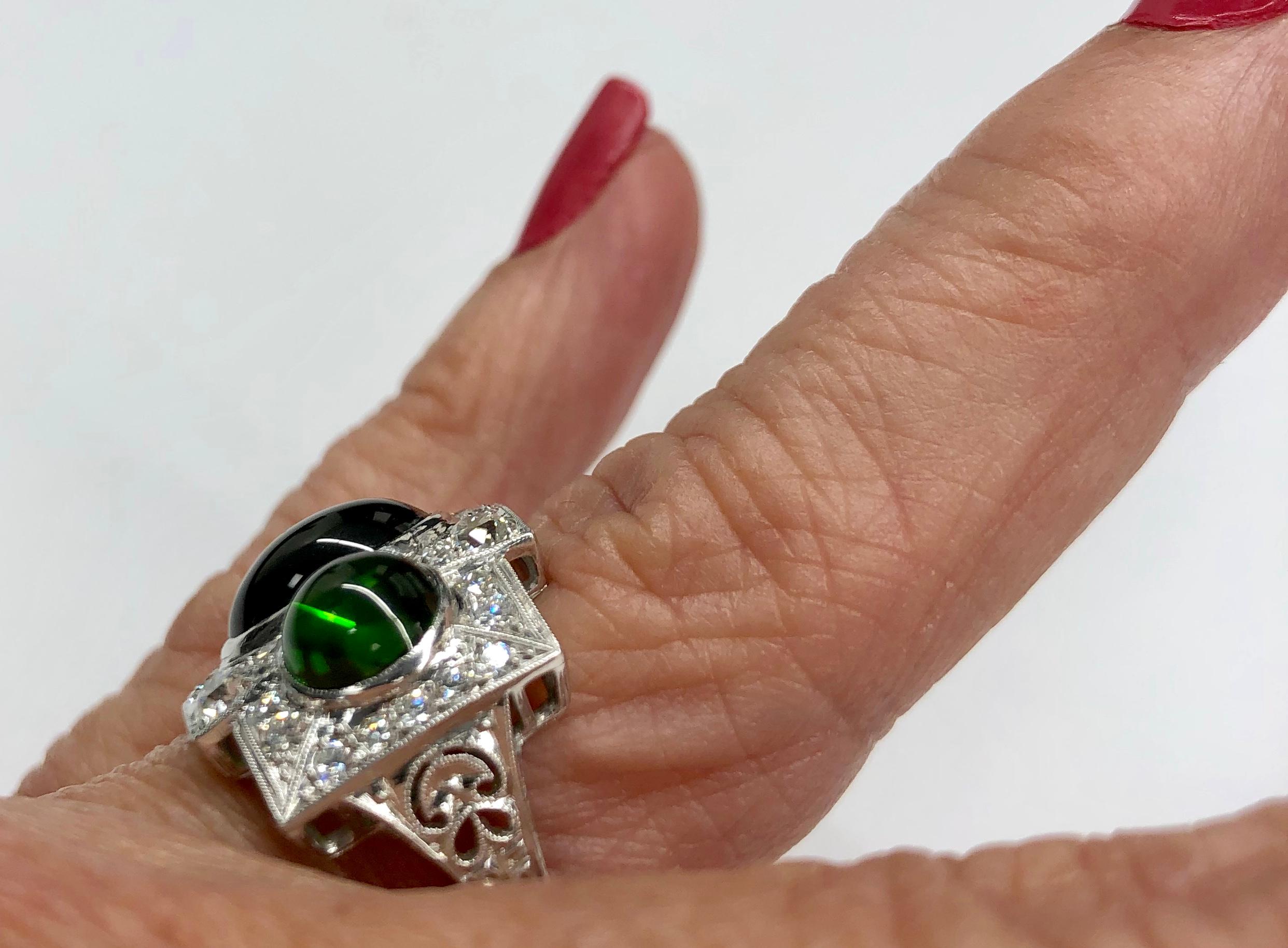 Art Deco Three-Stone Chrome Diopside and Diamond Ring in Platinum For Sale 2