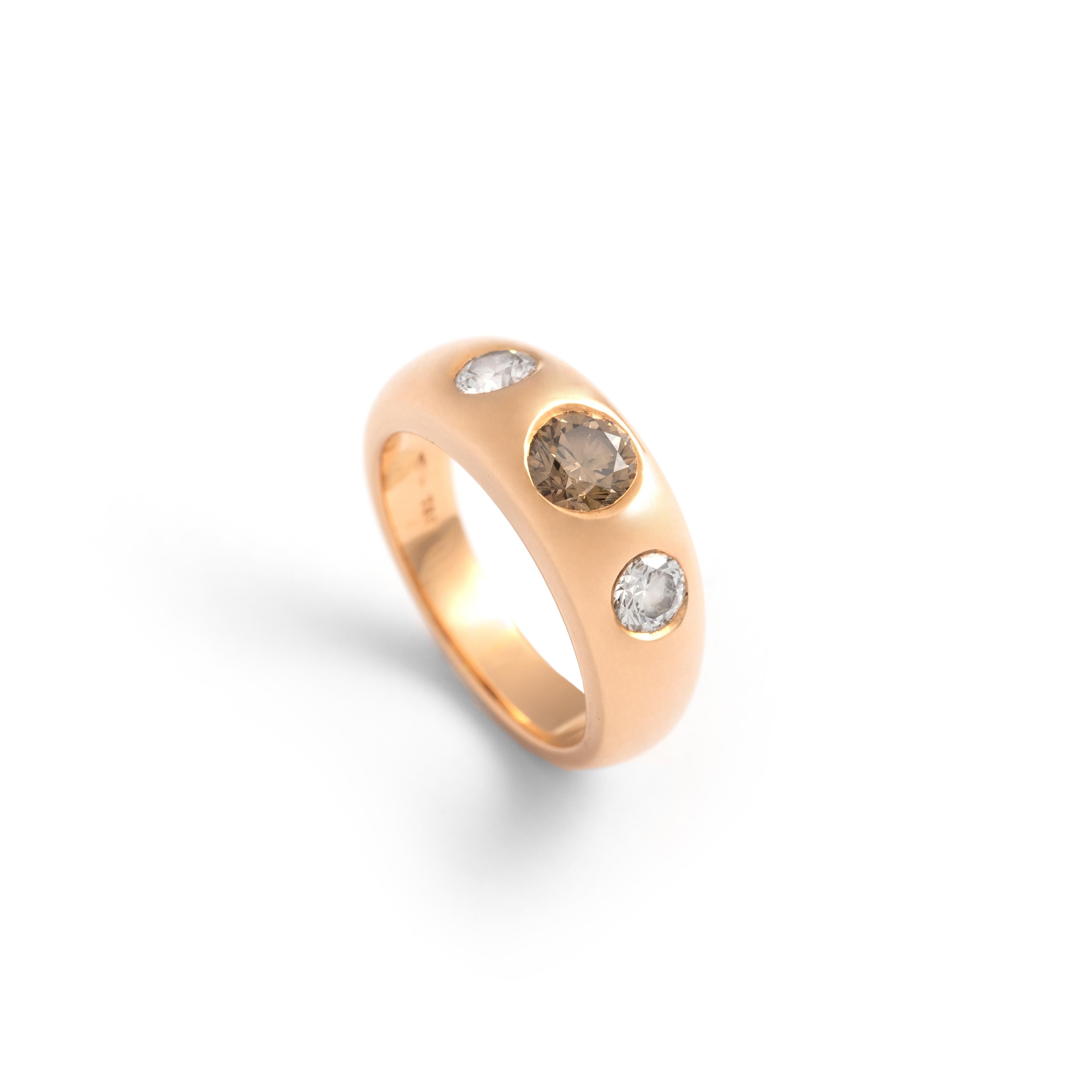 Women's or Men's Three Stones Diamond Gold 18k Ring For Sale