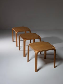 Tres taburetes Modelo "X 601" de Alvar Aalto para Artek, Finlandia, años 50