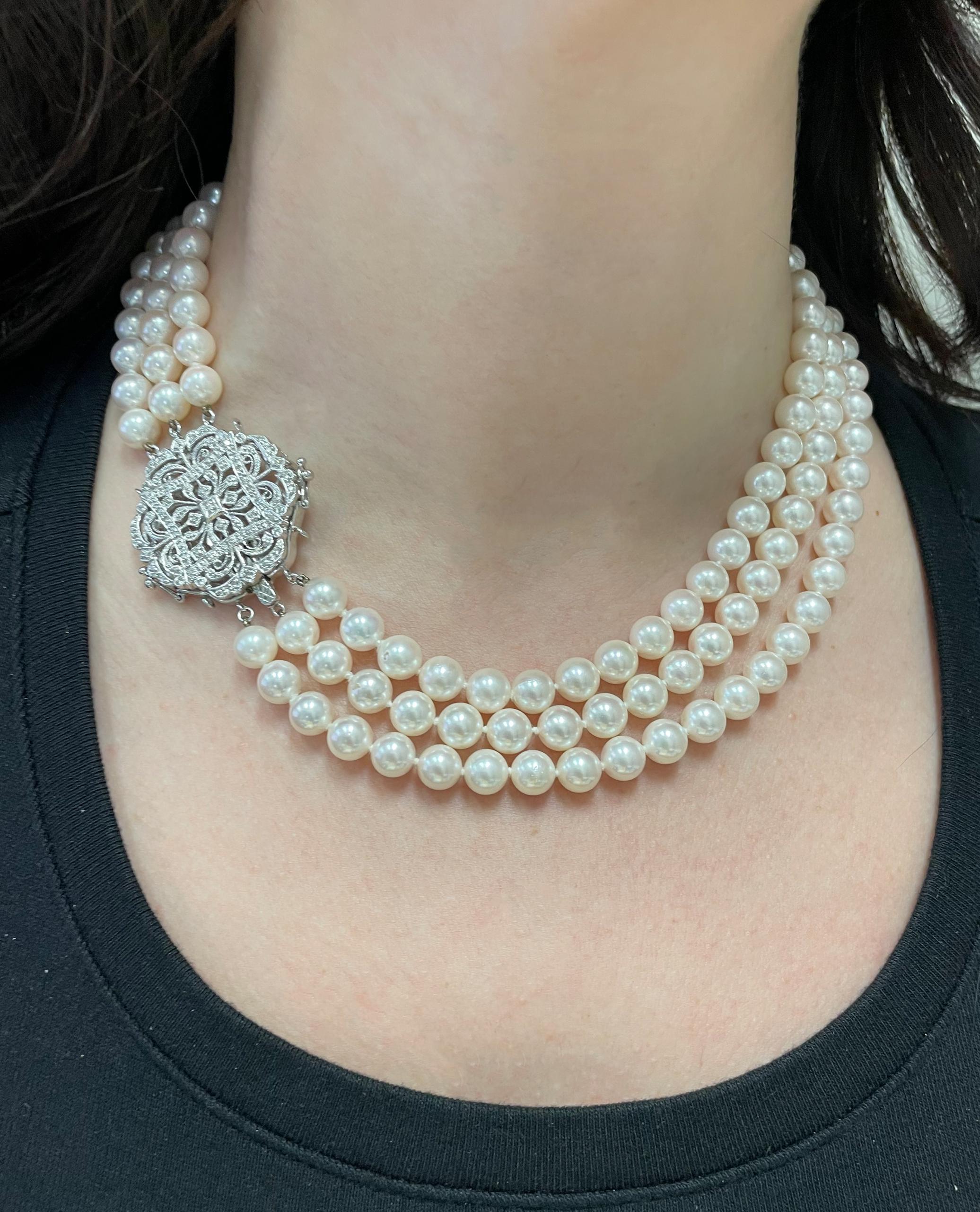 Three Strand Culture Pearl Necklace with 14K White Gold Antique Inspired Clasp en Nuevo estado para la venta en Old Tappan, NJ