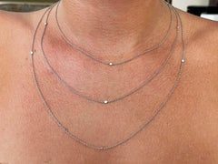 Collier à trois rangs avec diamants, en or blanc 18 carats
