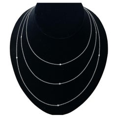 Collier à trois rangs avec diamants, en or blanc 18 carats