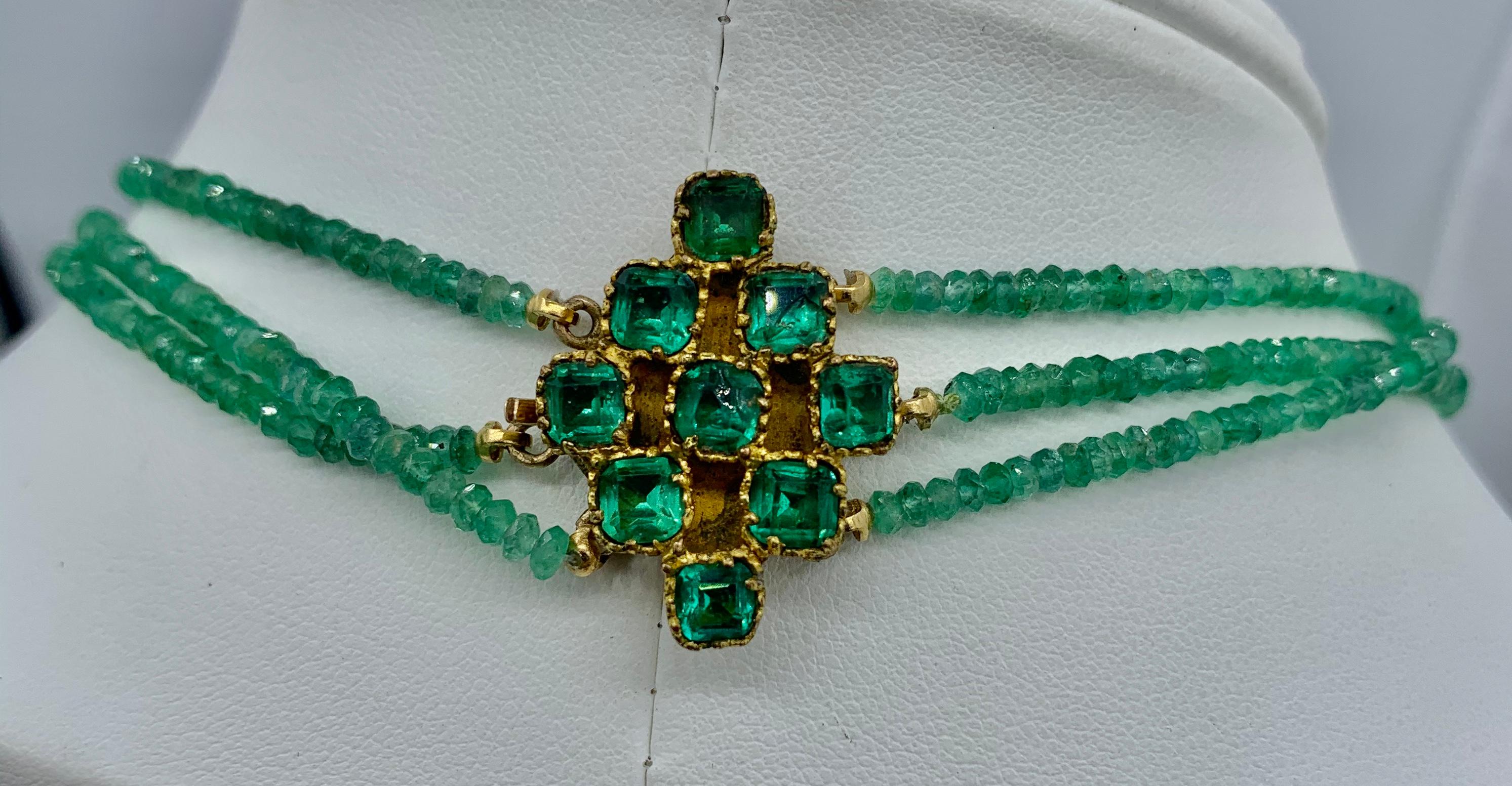Dreireihige Smaragd-Halskette mit abgestuften natürlichen abgebauten Smaragden im Angebot 6