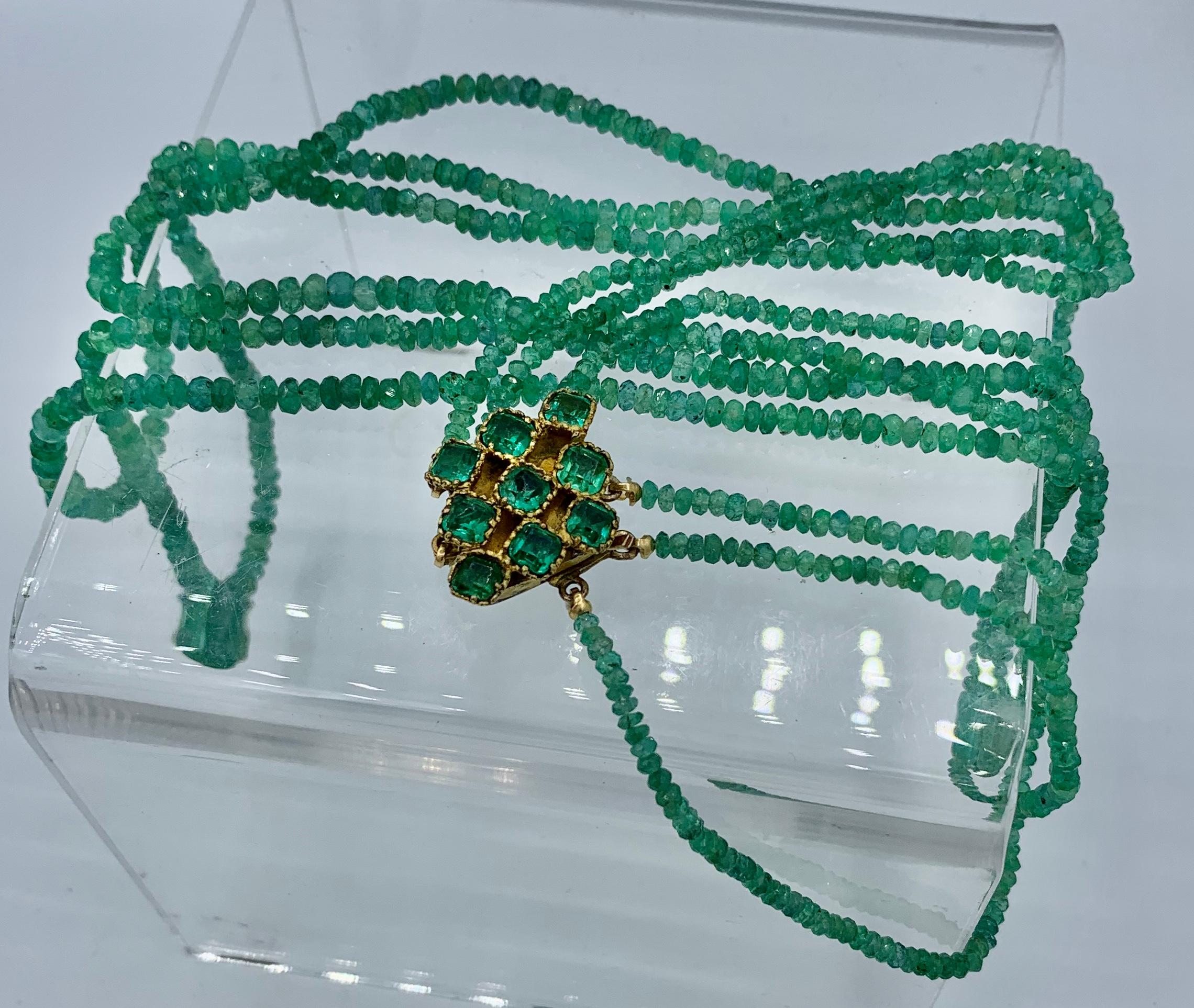 Dreireihige Smaragd-Halskette mit abgestuften natürlichen abgebauten Smaragden im Angebot 7
