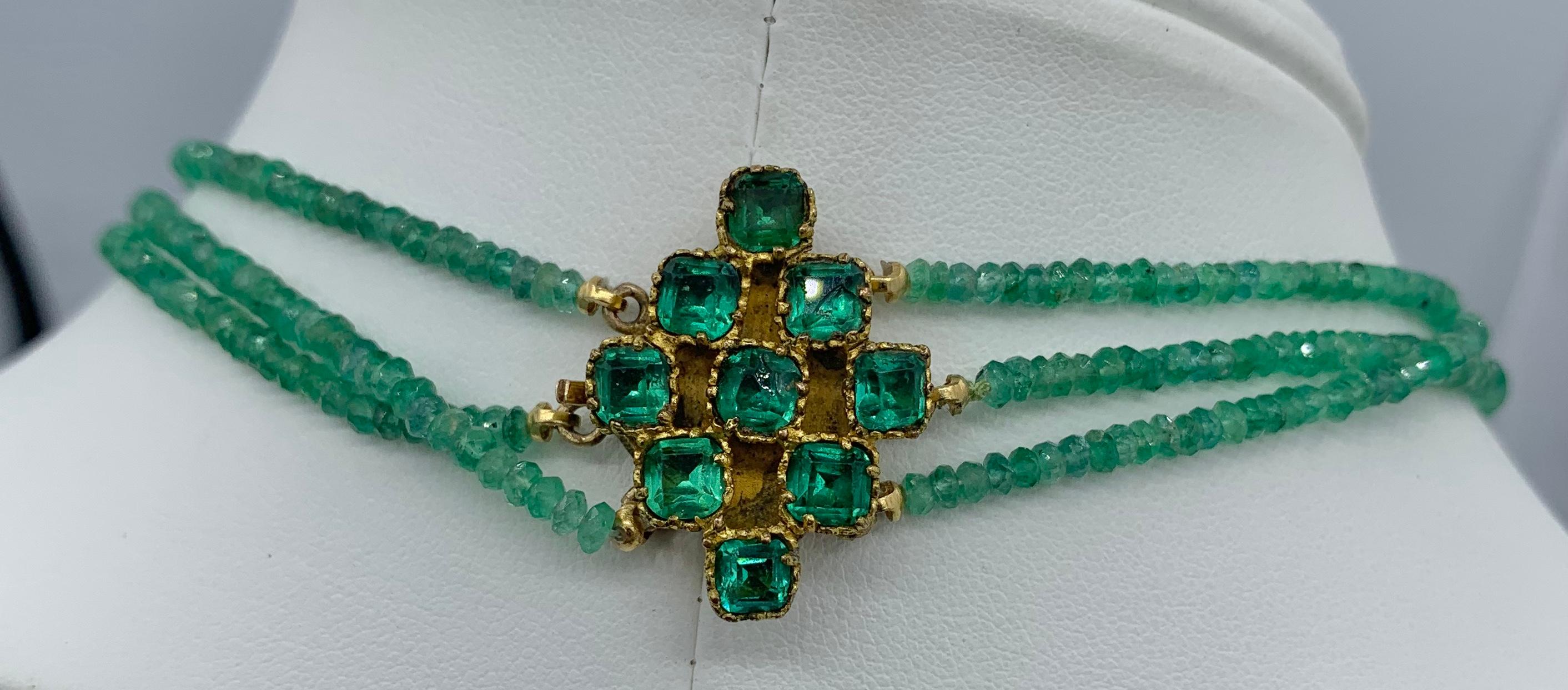 Dreireihige Smaragd-Halskette mit abgestuften natürlichen abgebauten Smaragden im Angebot 8
