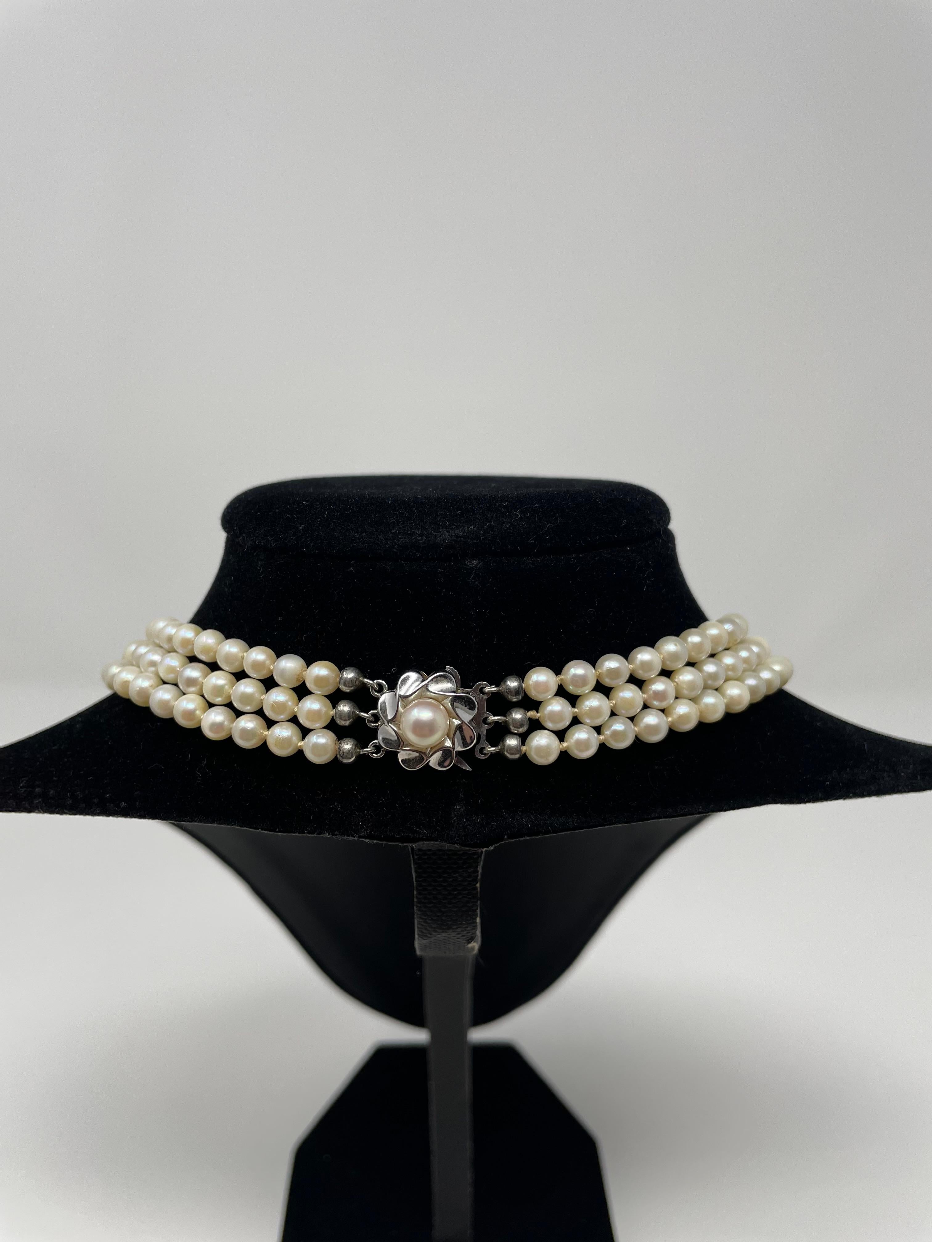 Taille ronde Collier de perles graduées à trois rangs en vente