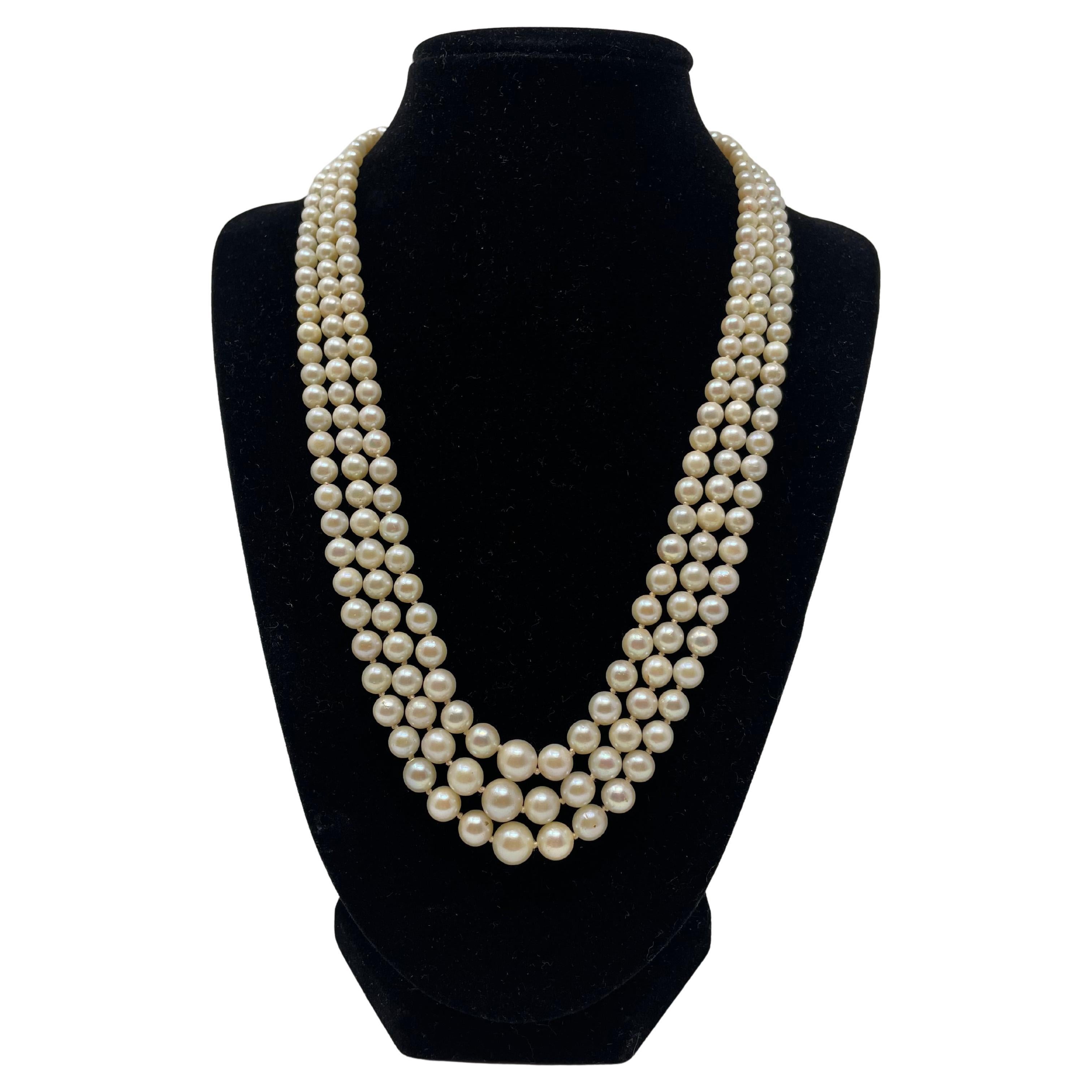 Collier de perles graduées à trois rangs