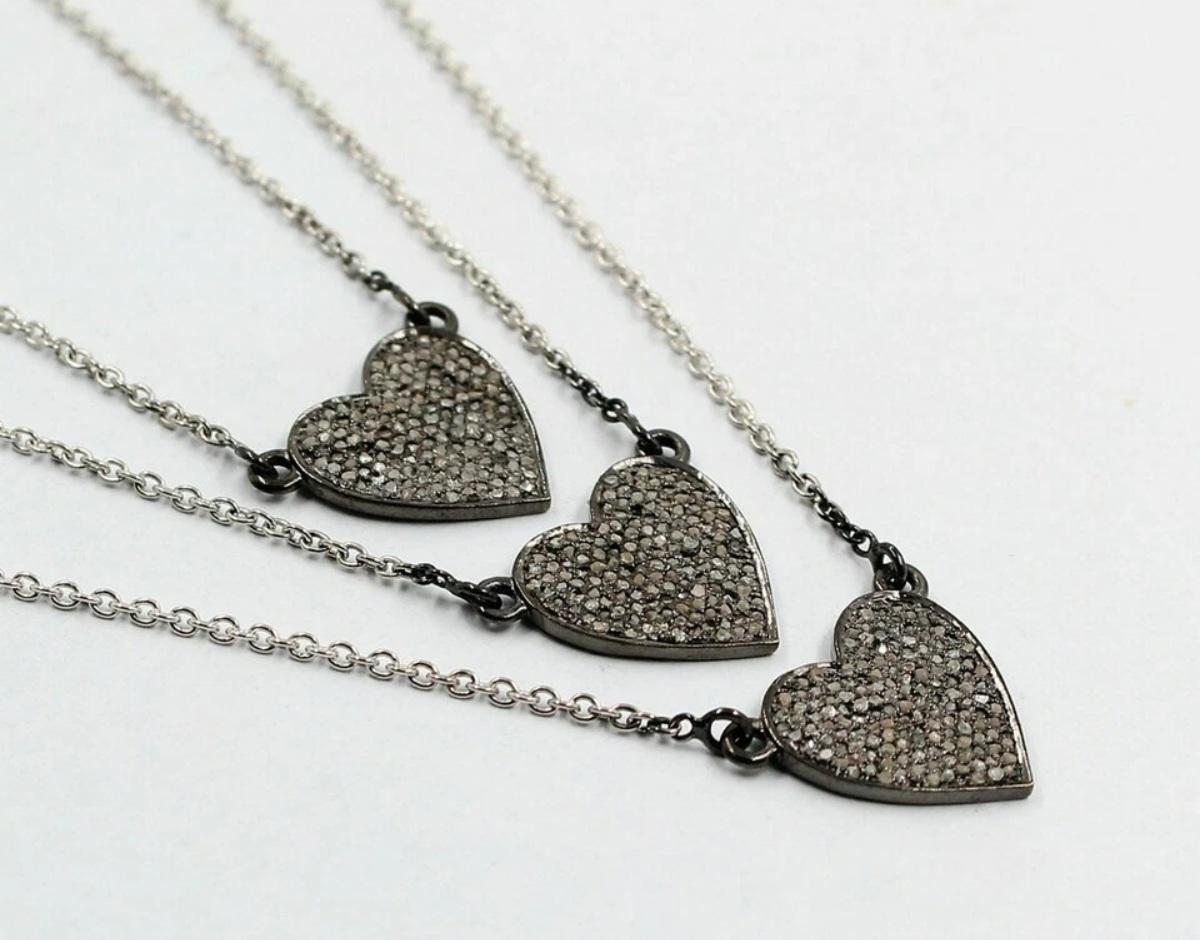 Taglio rotondo Ciondolo a tre fili con cuore con pavé di diamanti in argento 925 Moda ciondolo con diamante in vendita