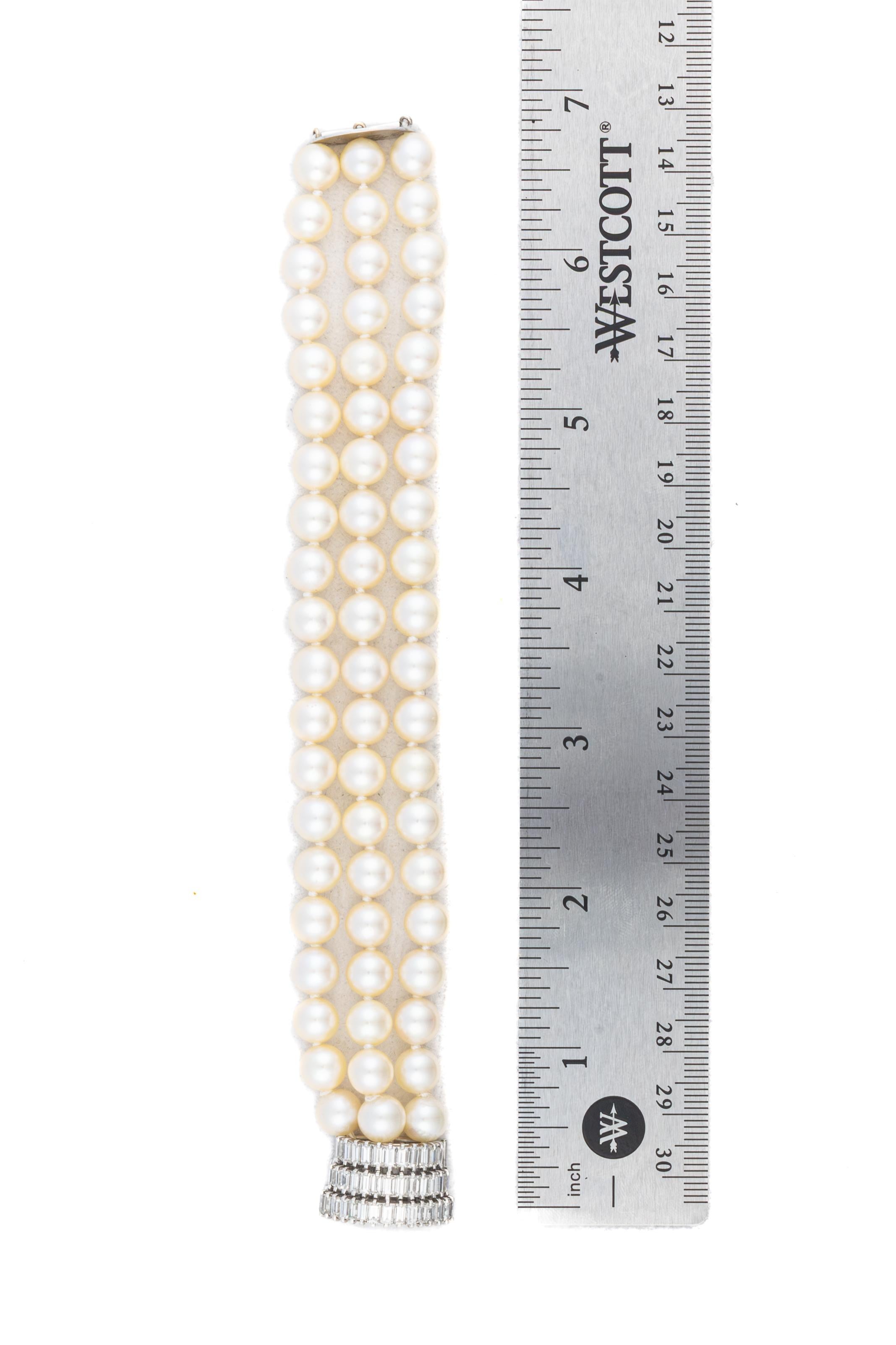 Dreireihiges Perlen- und Baguette-Diamant-Armband (Baguetteschliff) im Angebot