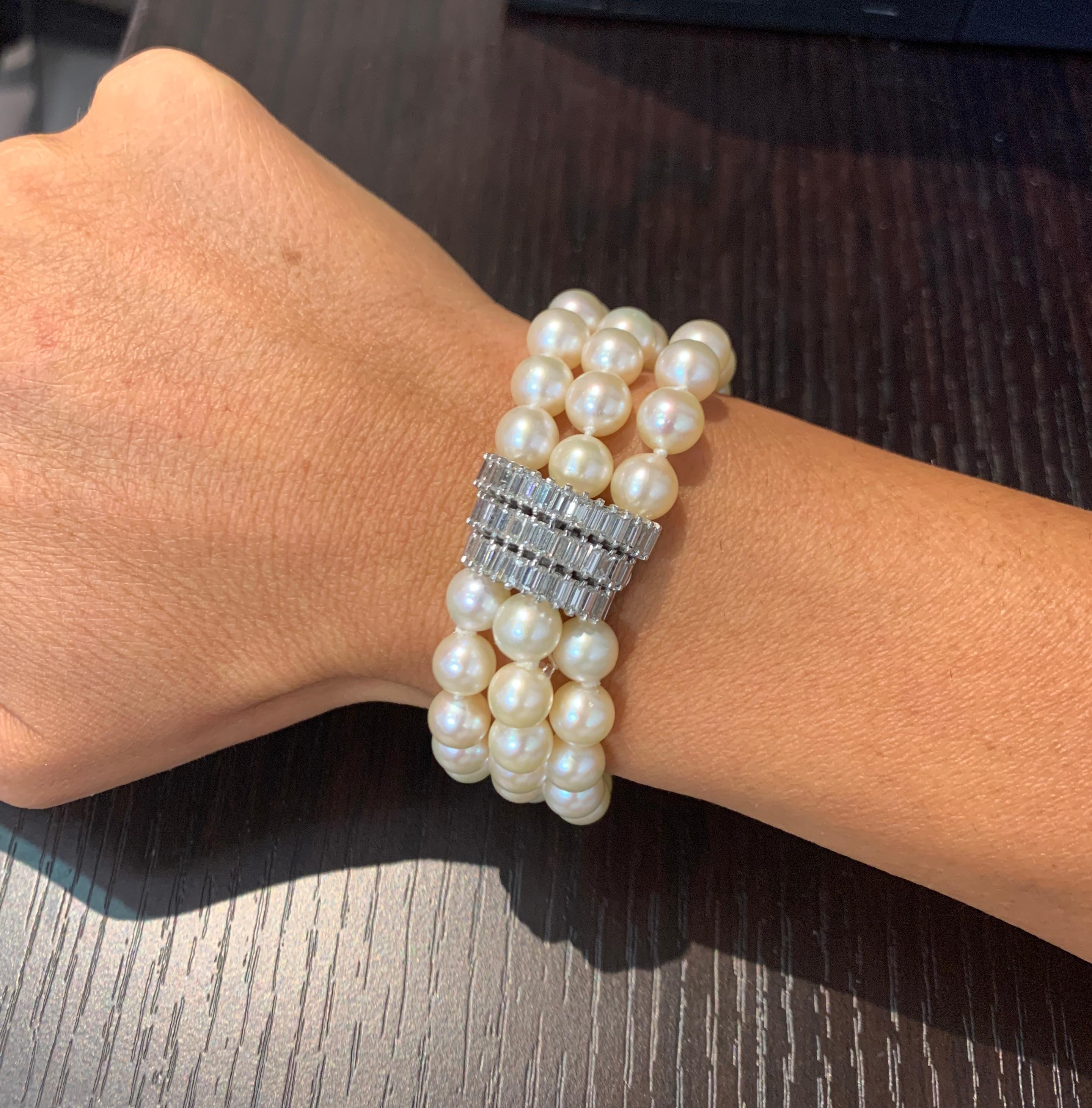 Taille baguette Bracelet à trois rangs de perles et de diamants en vente