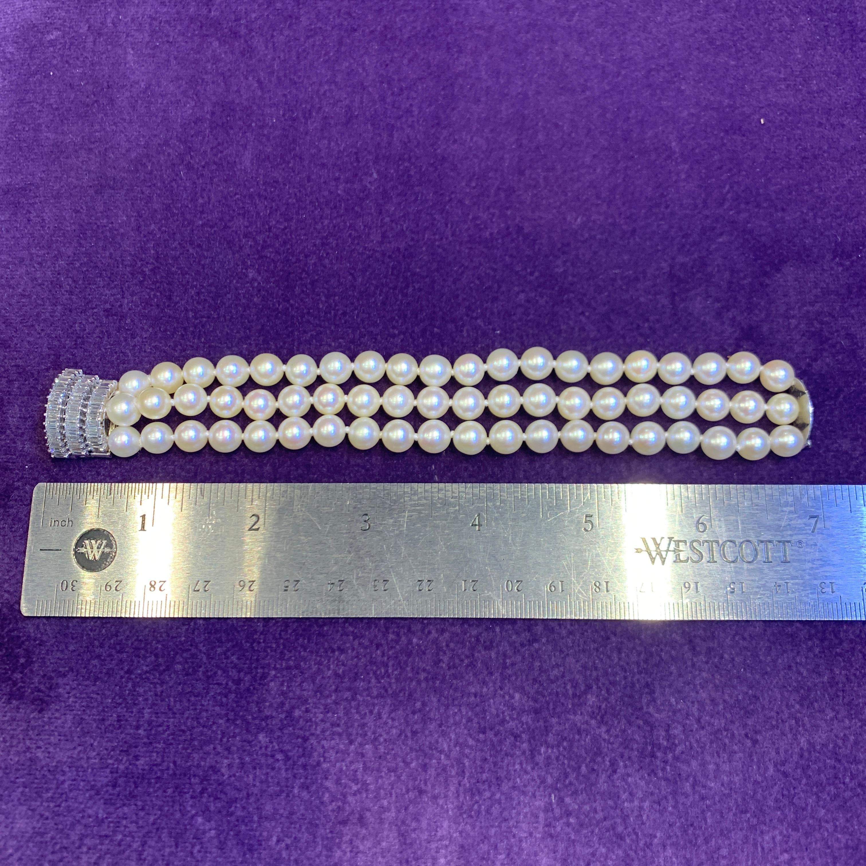 Bracelet à trois rangs de perles et de diamants en vente 3