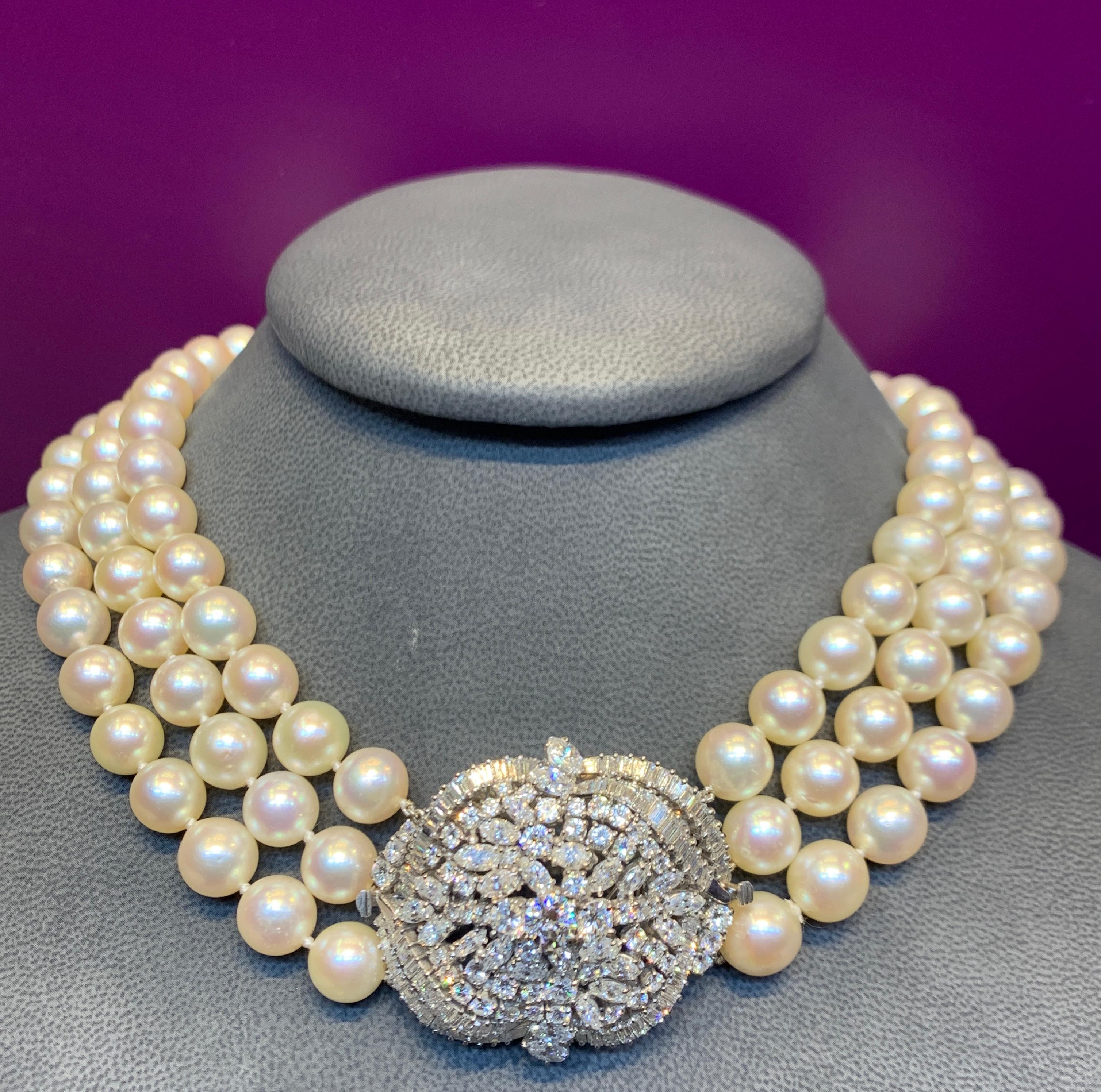 Collier de perles et de diamants à trois brins Excellent état - En vente à New York, NY