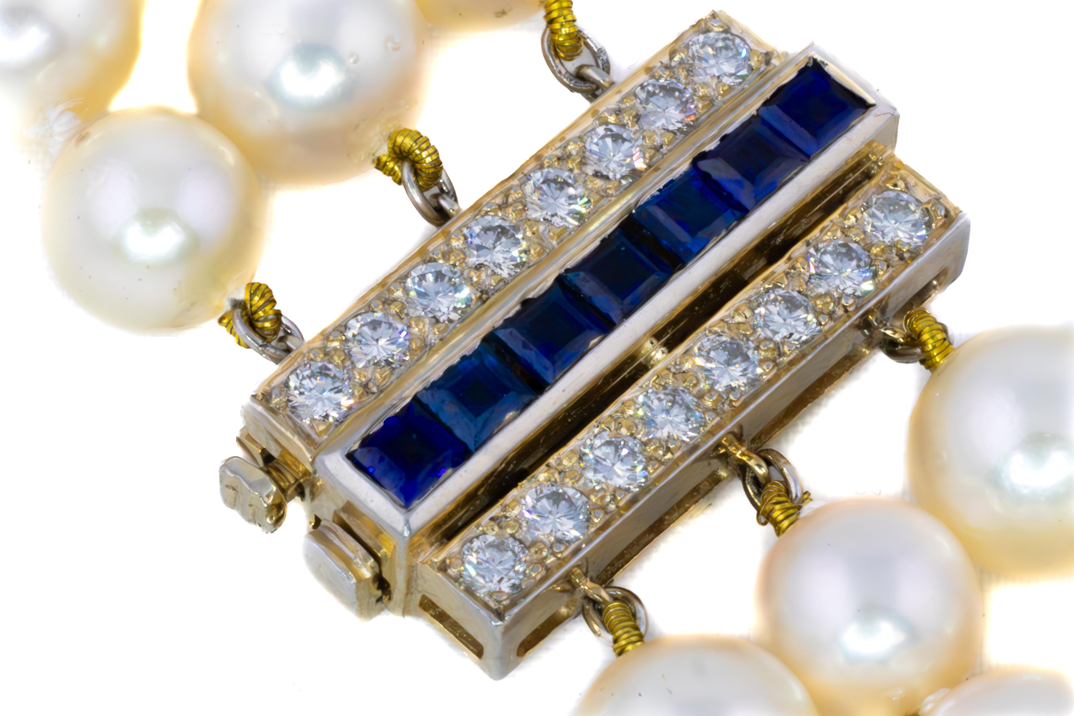 Dreireihige Perlenkette mit Saphir- und Diamantverschluss im Zustand „Hervorragend“ im Angebot in New York, NY