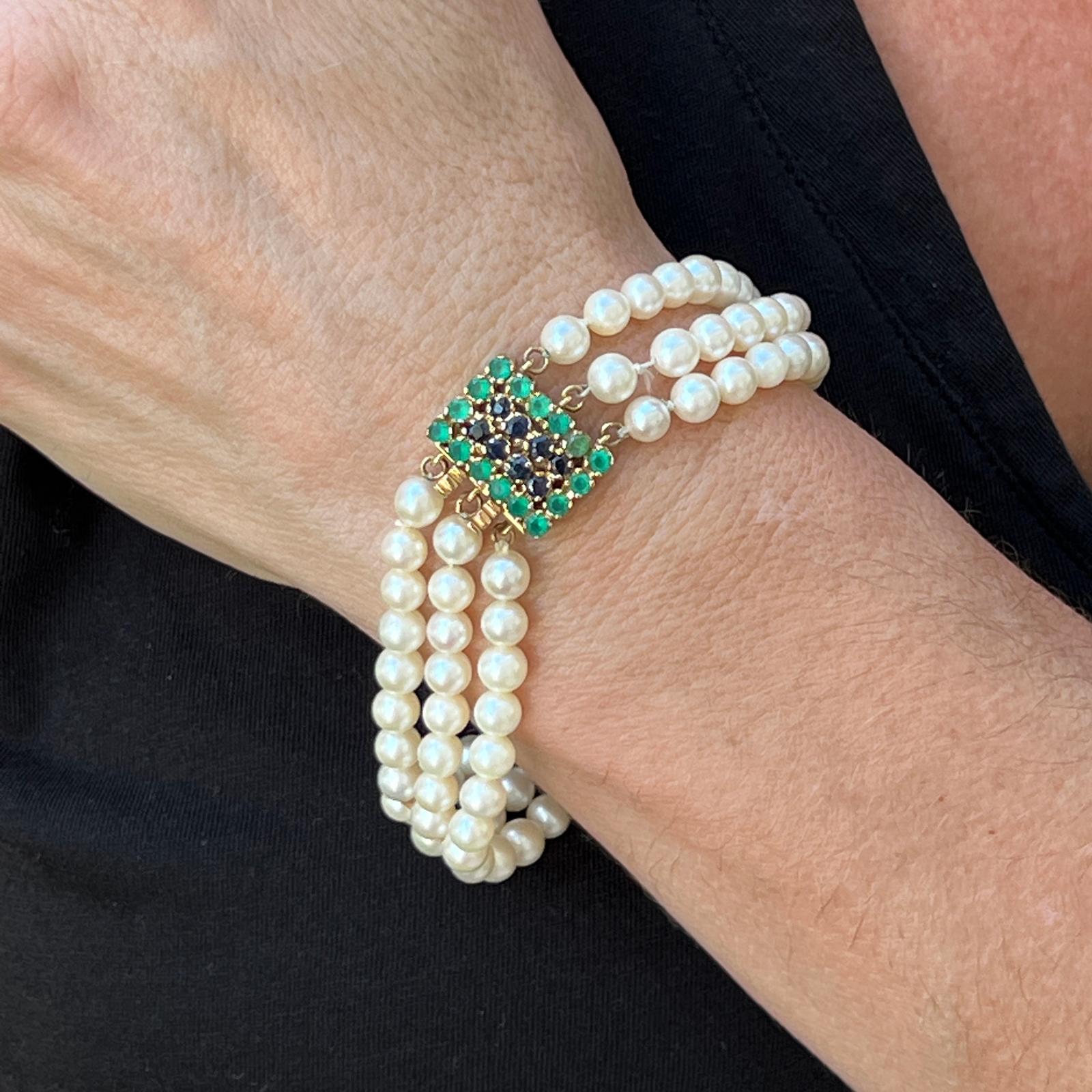 Modern Three Strand White Pearl Bracelet Emerald Sapphire 14 Karat Yellow Gold Clasp 