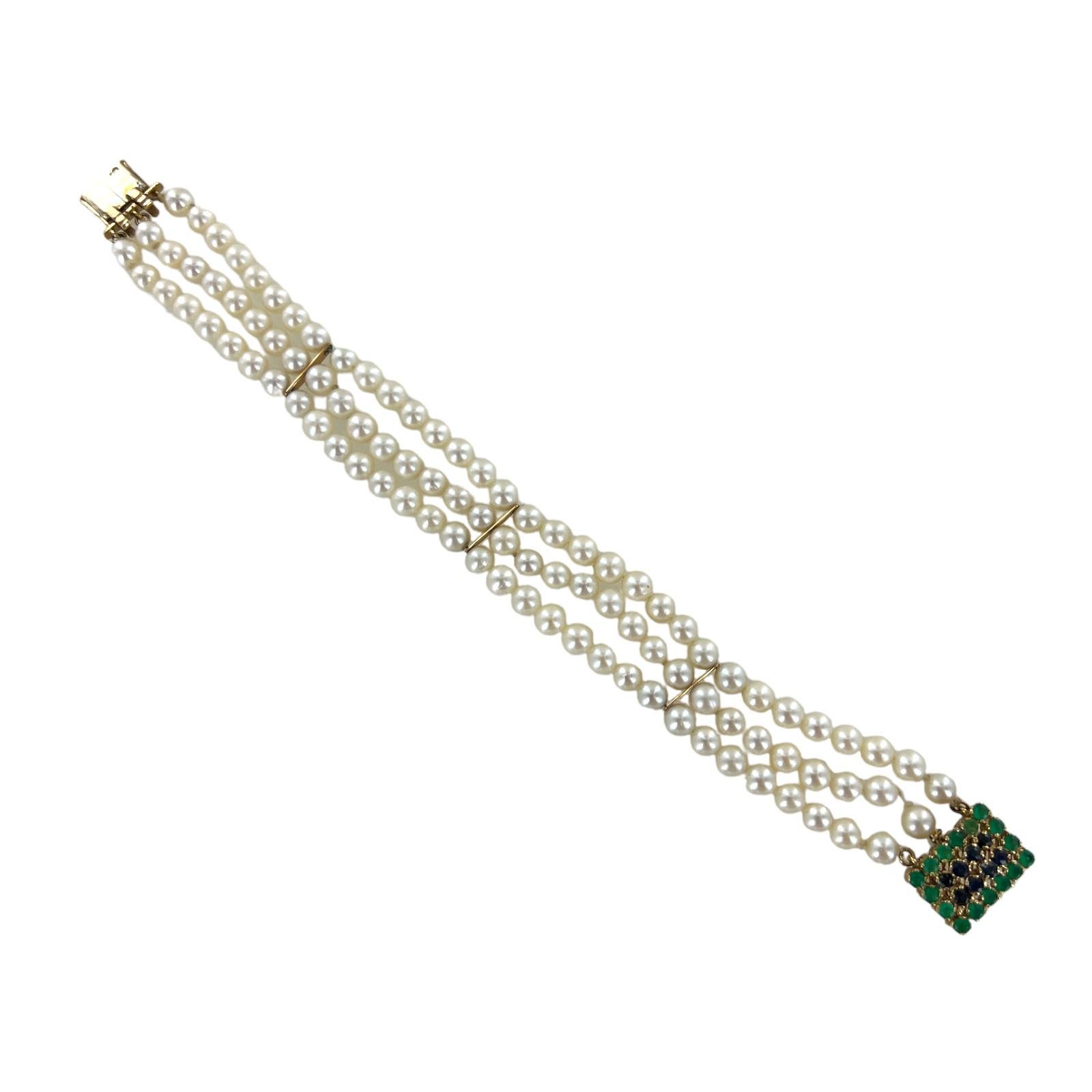Three Strand White Pearl Bracelet Emerald Sapphire 14 Karat Yellow Gold Clasp  In Excellent Condition In Boca Raton, FL