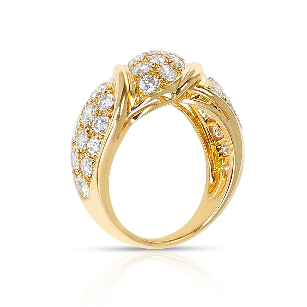 Van Cleef & Arpels Three Swerve 2.25 cts. Diamond Ring made in 18 Karat Yellow Gold. The weight of the diamonds is 2.25 carats. The total weight of the ring is 6.65 grams. The ring size is US 5.75.

SKU 68