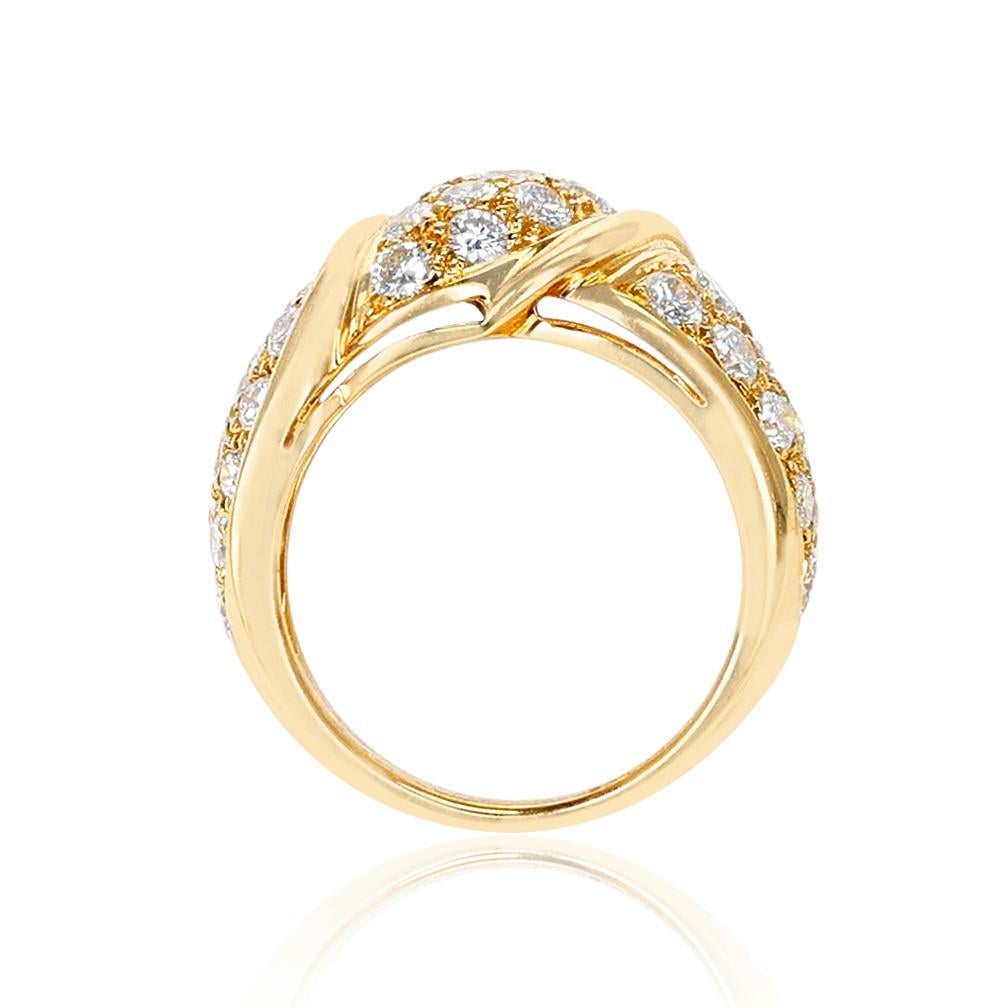 Round Cut Van Cleef & Arpels Three Swerve 2.25 cts. Diamond Ring, 18k Yellow For Sale