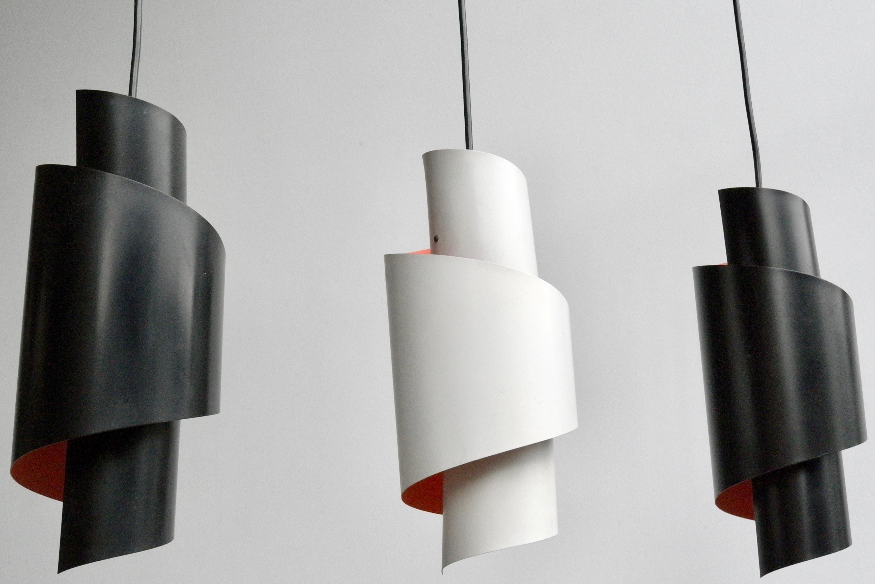Three Swirl Black and White Pendant lamps by Simon Henningsen, Denmark, 1960s In Good Condition In Den Haag, NL