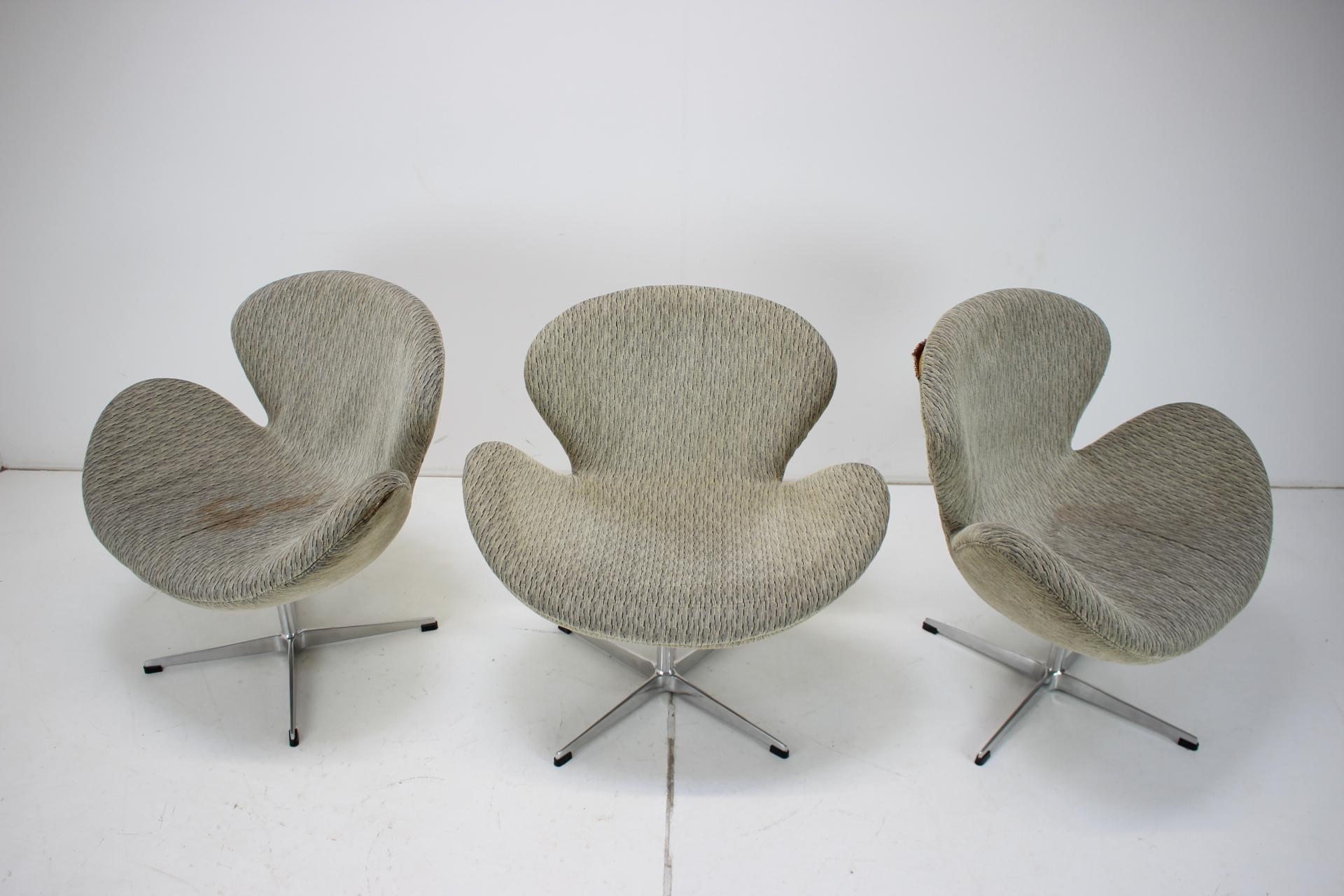 Dreh-Loungesessel im Stil von Arne Jacobsen, 1990er Jahre im Zustand „Gut“ im Angebot in Praha, CZ