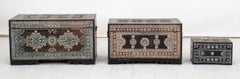 Drei Truhen mit Intarsien aus syrischem Nussbaum und Knochen