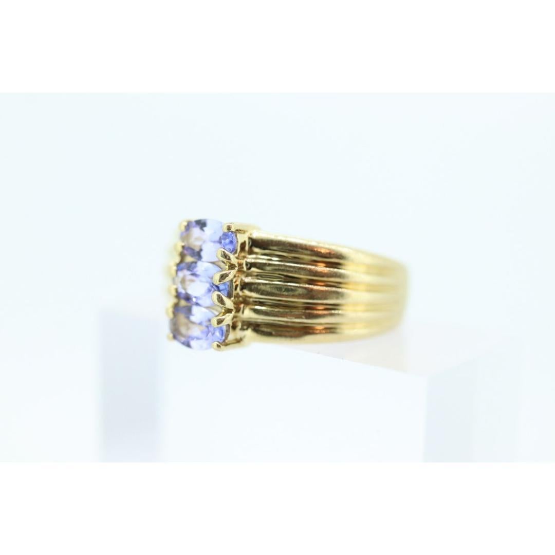 Anello con tre tanzaniti a grappolo. Anello largo ovale con tripla tanzanite 14k. Tanzanite in vendita 2