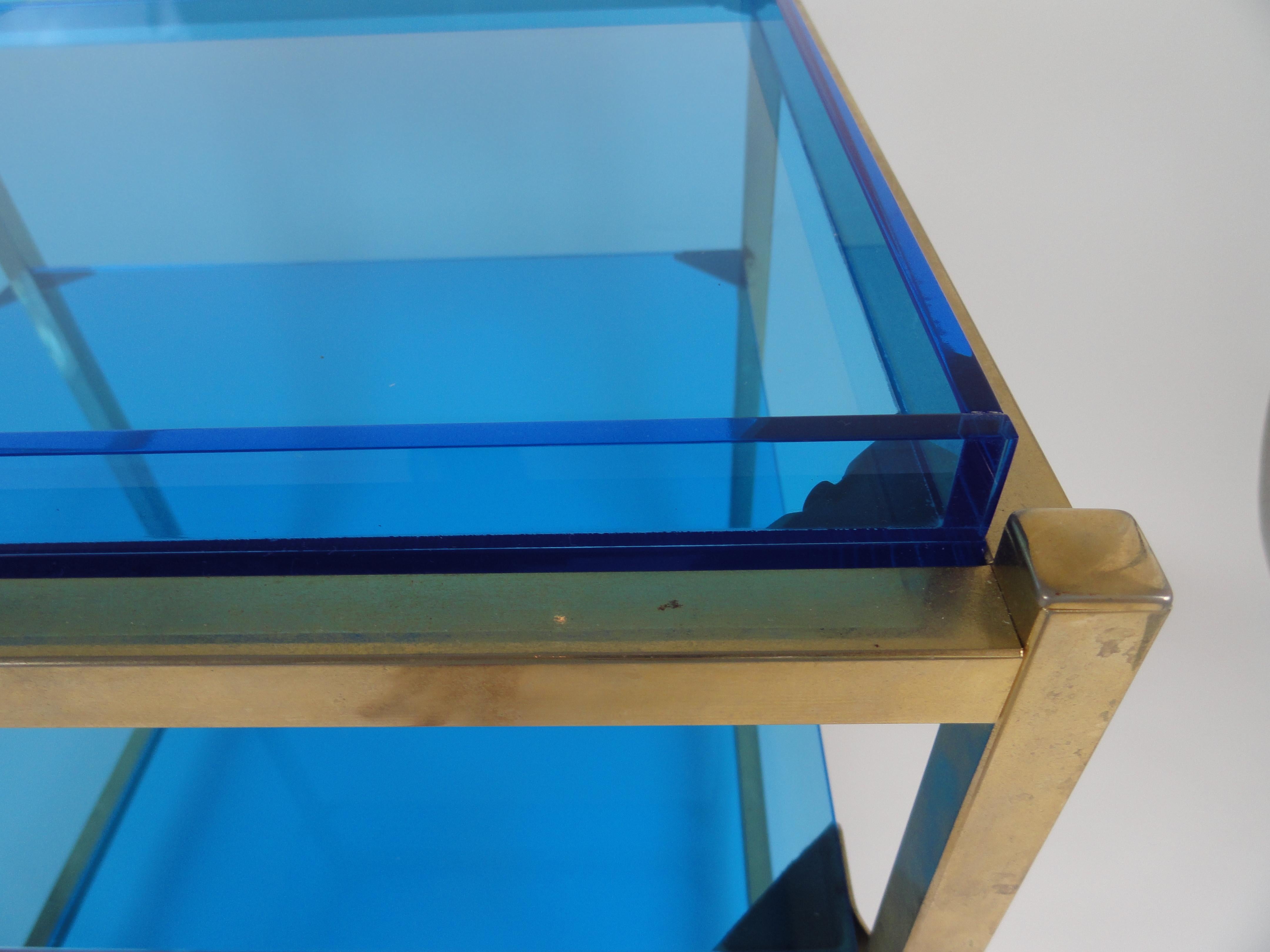 Three-Tier Blue Acrylic Brass Table In Good Condition For Sale In West Palm Beach, FL