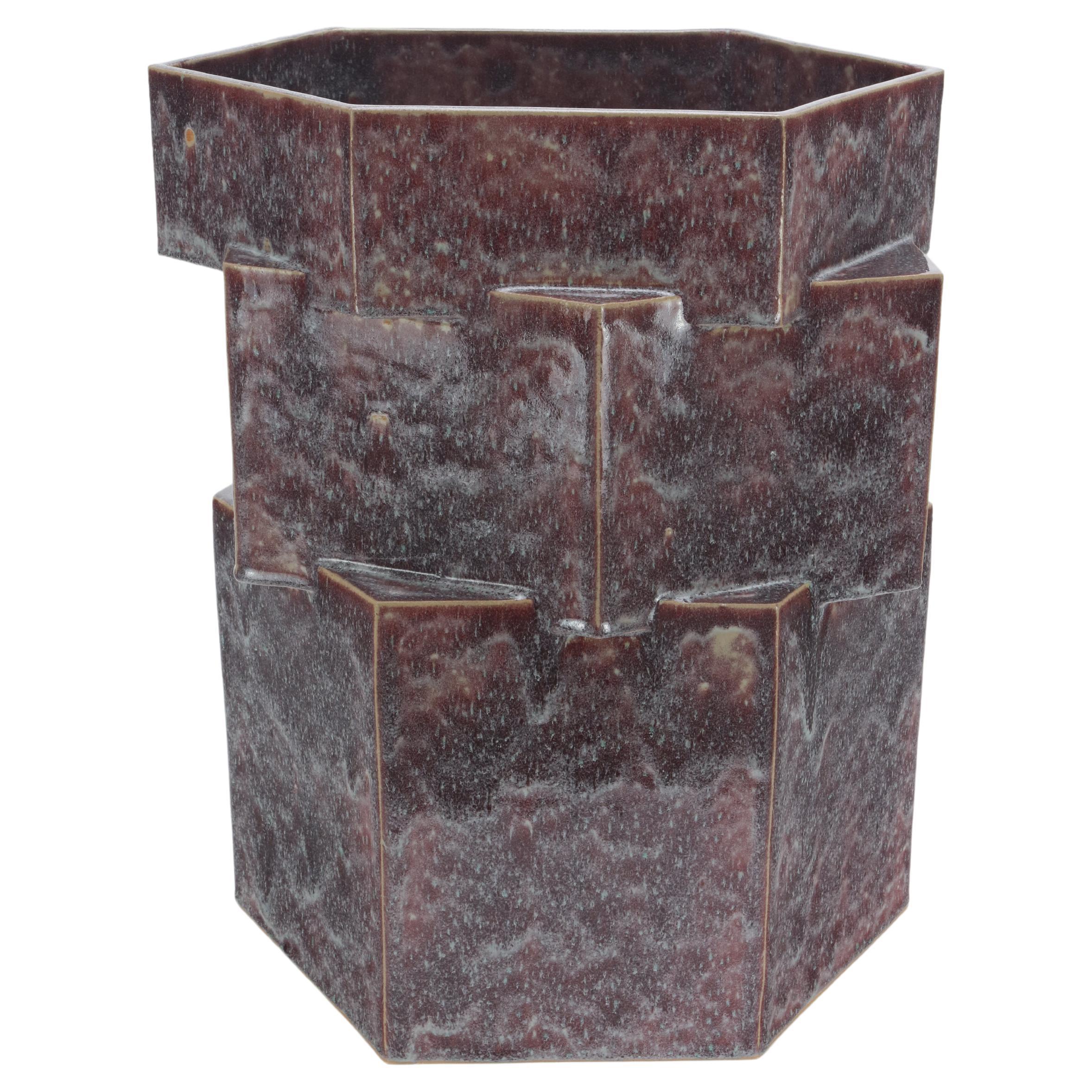 Dreistöckiges Keramik-Hex-Pflanzgefäß in Schneepflaumen von Bzippy im Angebot