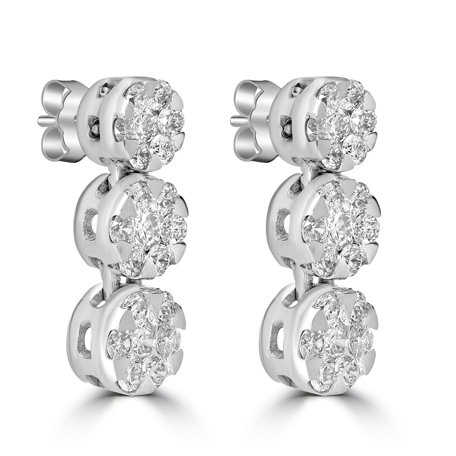 Art déco Boucles d'oreilles en or blanc 18k avec trois rangs de diamants en grappe en vente