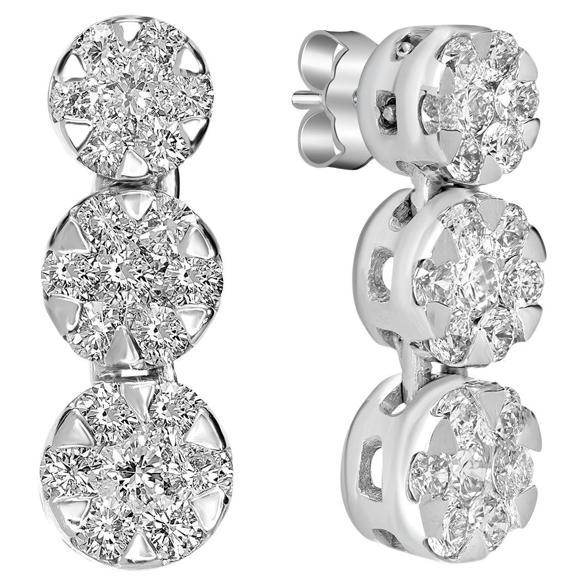 Boucles d'oreilles en or blanc 18k avec trois rangs de diamants en grappe en vente