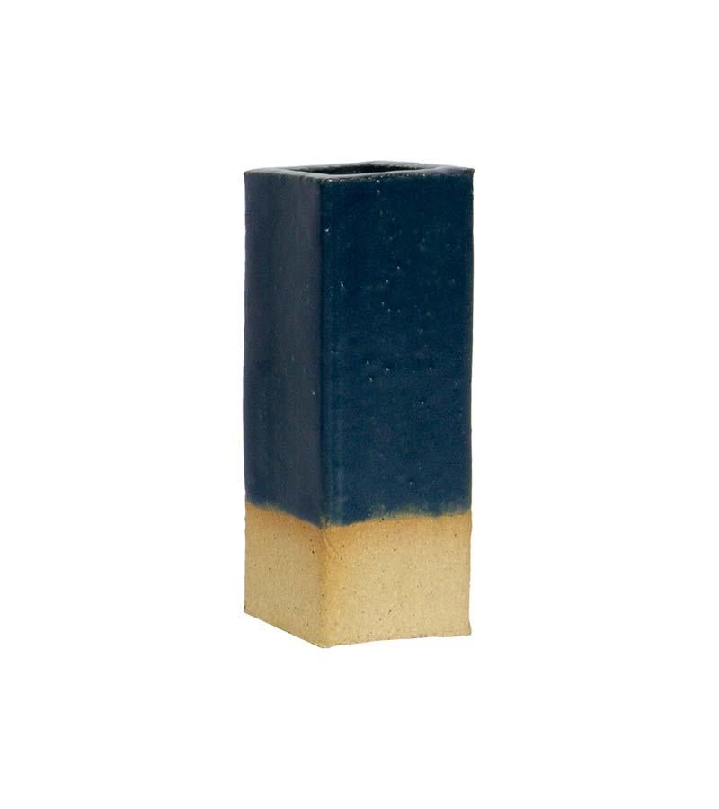Tavolino e sgabello esagonale in ceramica a tre livelli, quasi verde acqua. Realizzato su ordinazione. 

I prodotti in ceramica BZIPPY sono edizioni uniche di gres e terracotta che includono mobili, fioriere e accessori per la casa. 

Ogni pezzo è