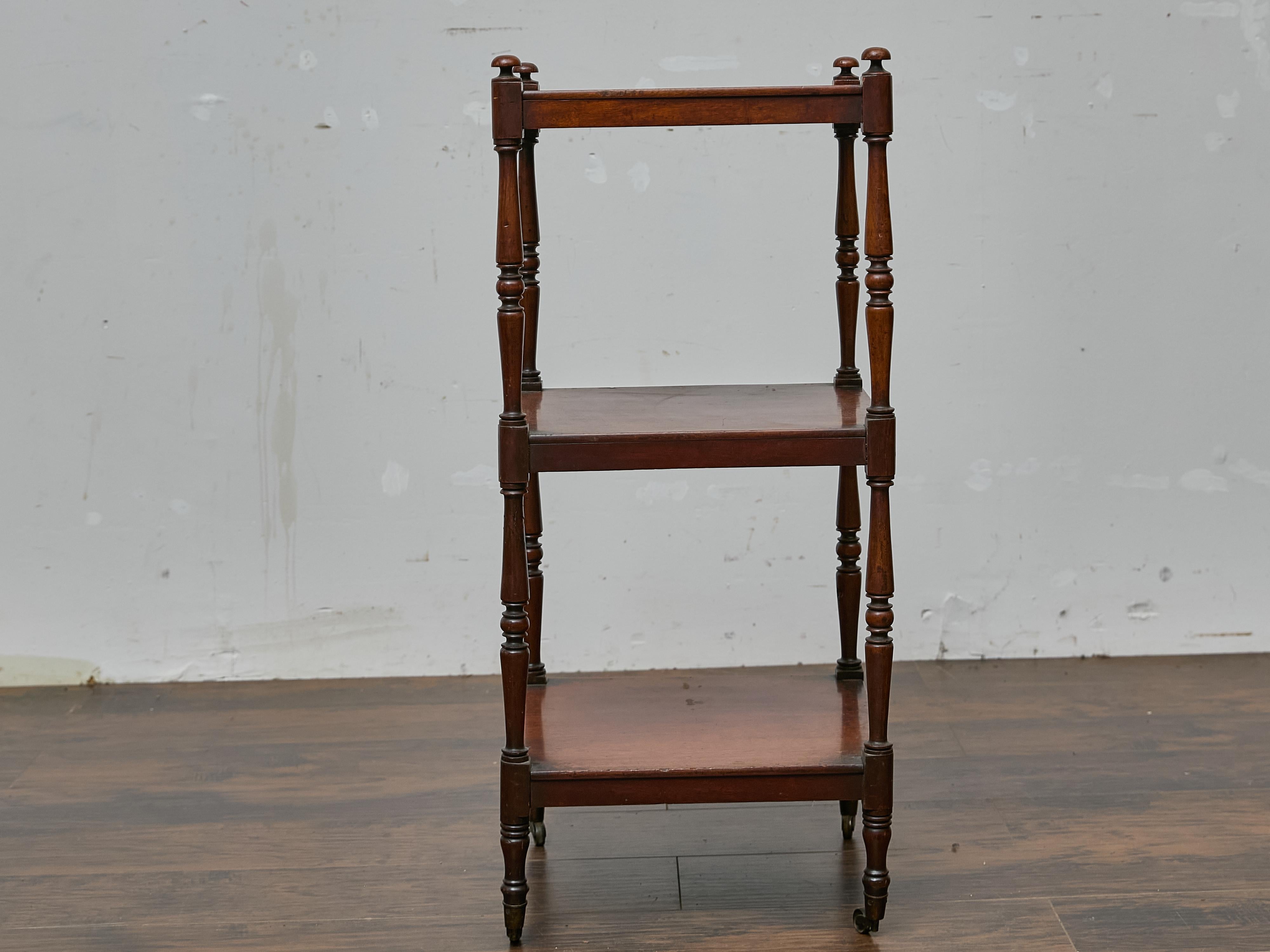 Three-Tier English Mahogany Étagère with Turned Supports and Casters In Good Condition For Sale In Atlanta, GA