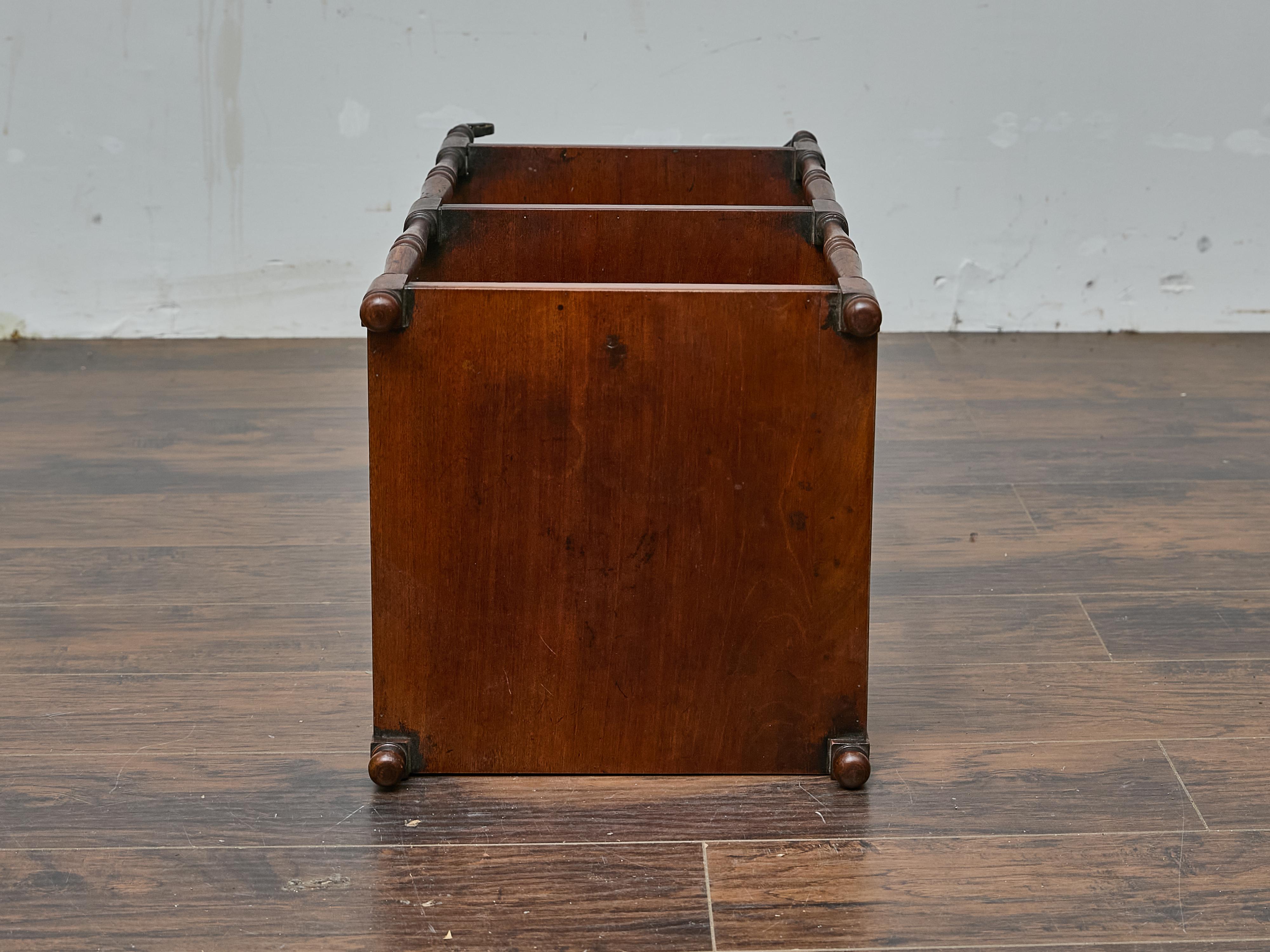 Three-Tier English Mahogany Étagère with Turned Supports and Casters For Sale 2