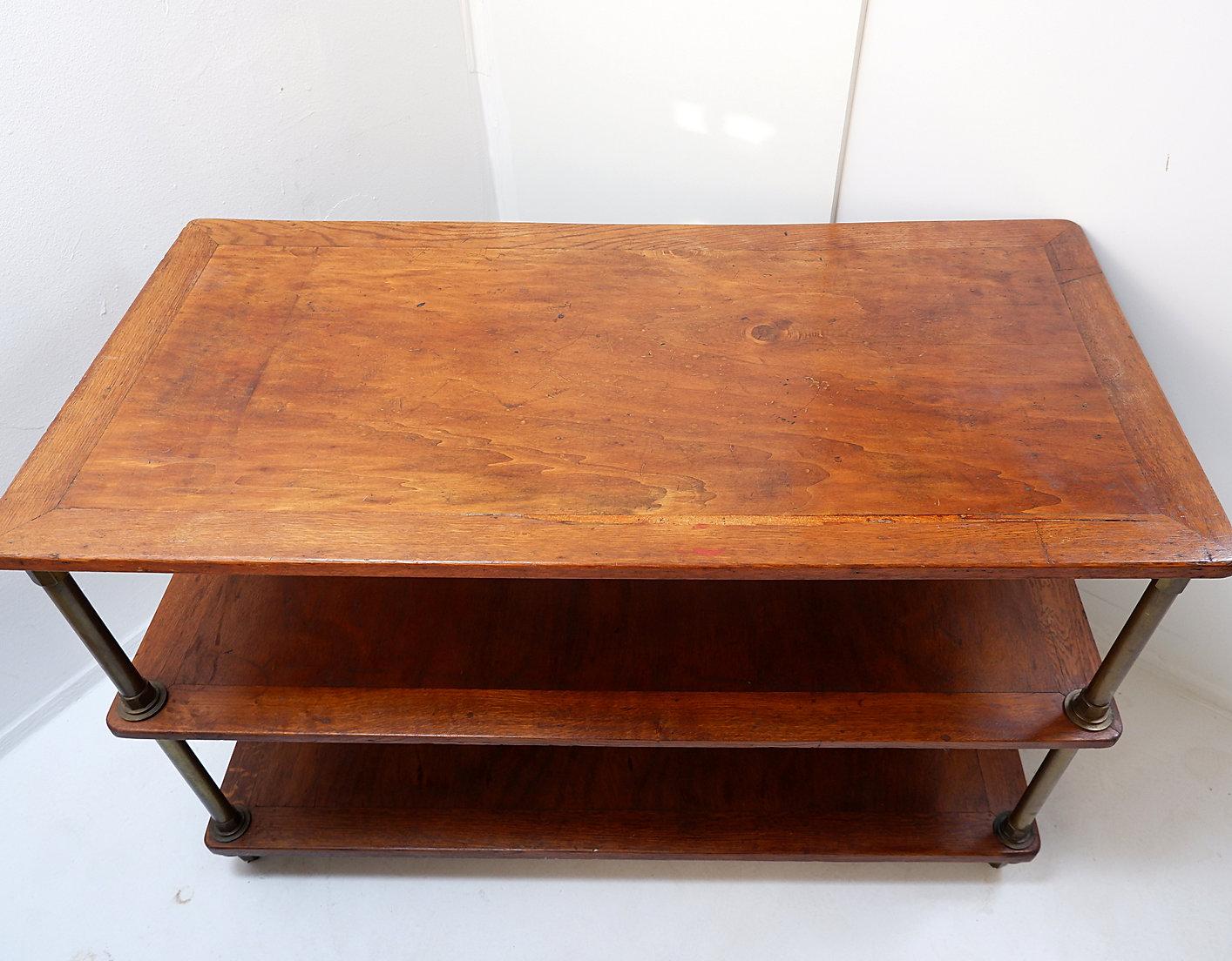 Table de présentation à trois niveaux provenant d'une boutique - années 1900 en vente 4