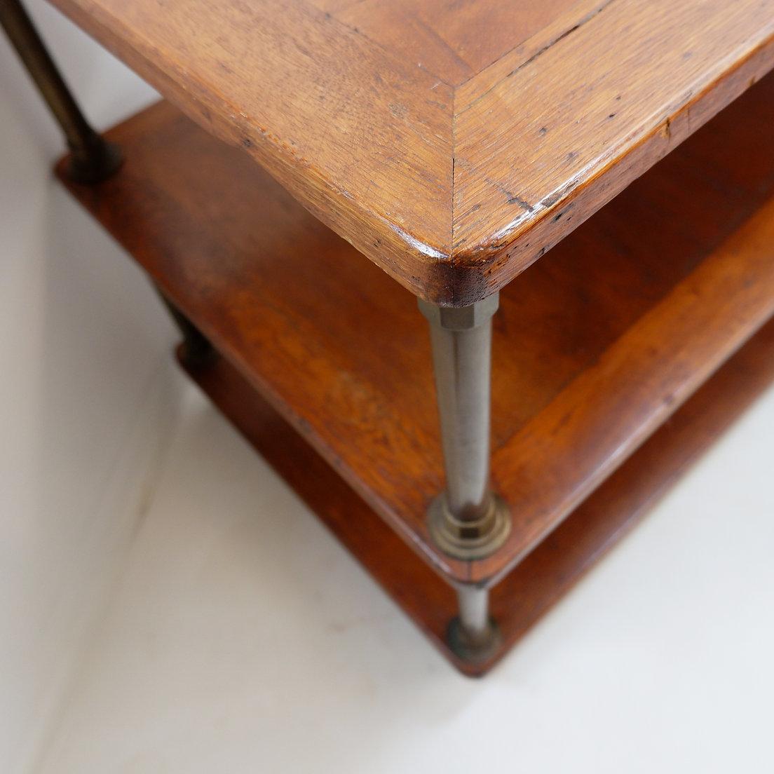 Table de présentation à trois niveaux provenant d'une boutique - années 1900 en vente 2