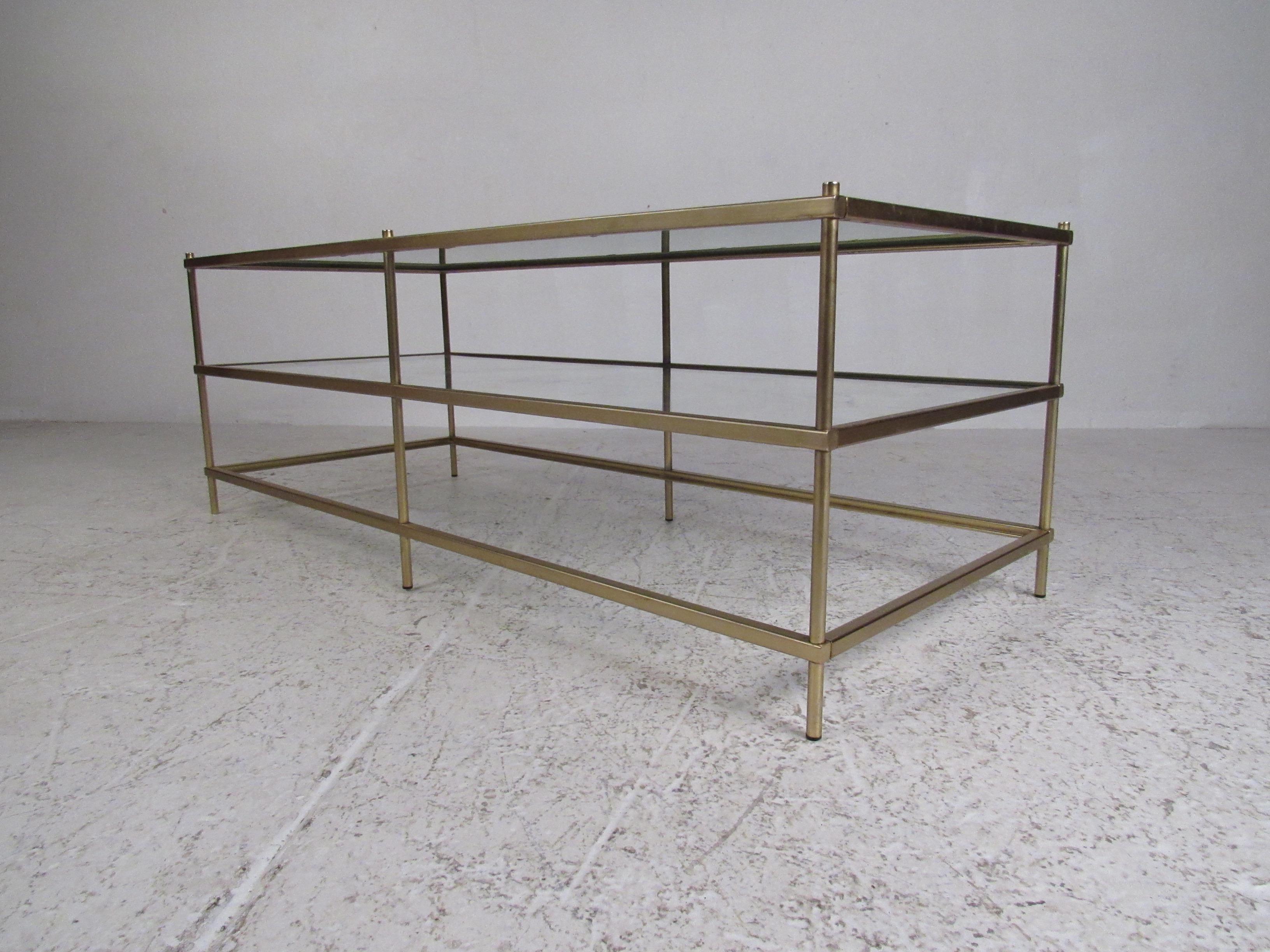 Three Tier Mid-Century Modern Coffee Table In Good Condition For Sale In Brooklyn, NY