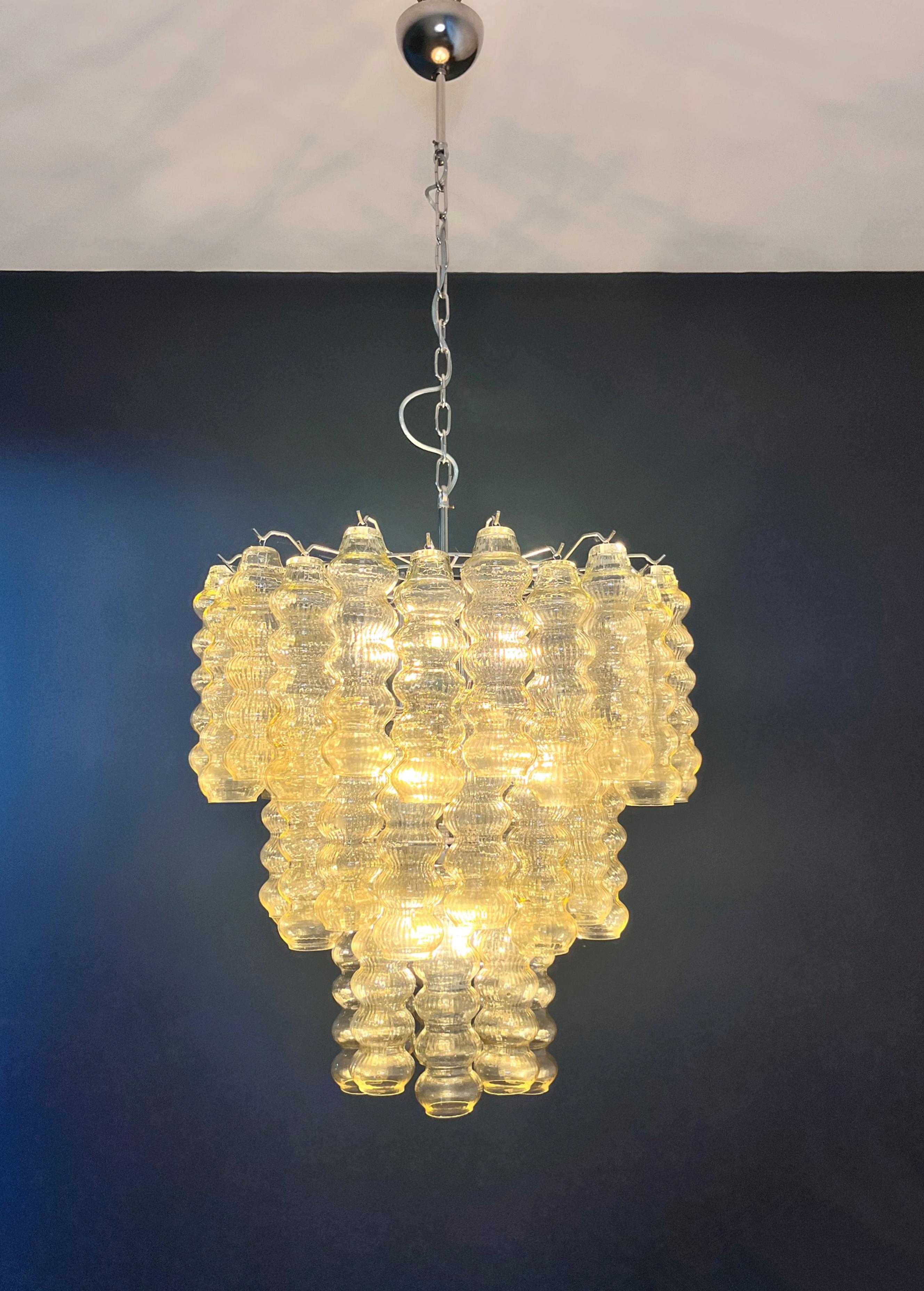 Dreistöckiger Kronleuchter aus Murano-Glas - 48 klare bernsteinfarbene Gläser im Angebot 8