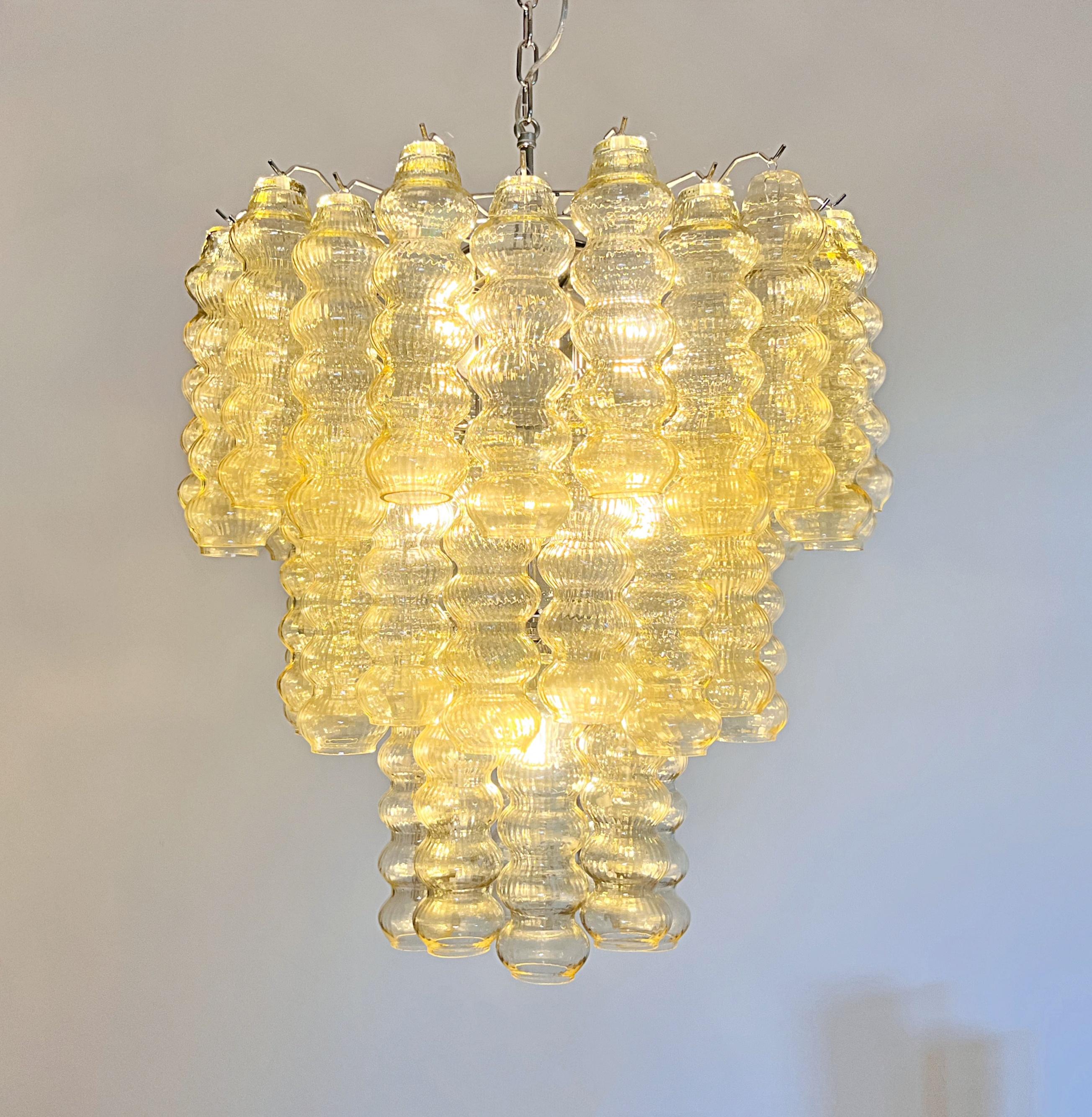 Dreistöckiger Kronleuchter aus Murano-Glas - 48 klare bernsteinfarbene Gläser im Angebot 9
