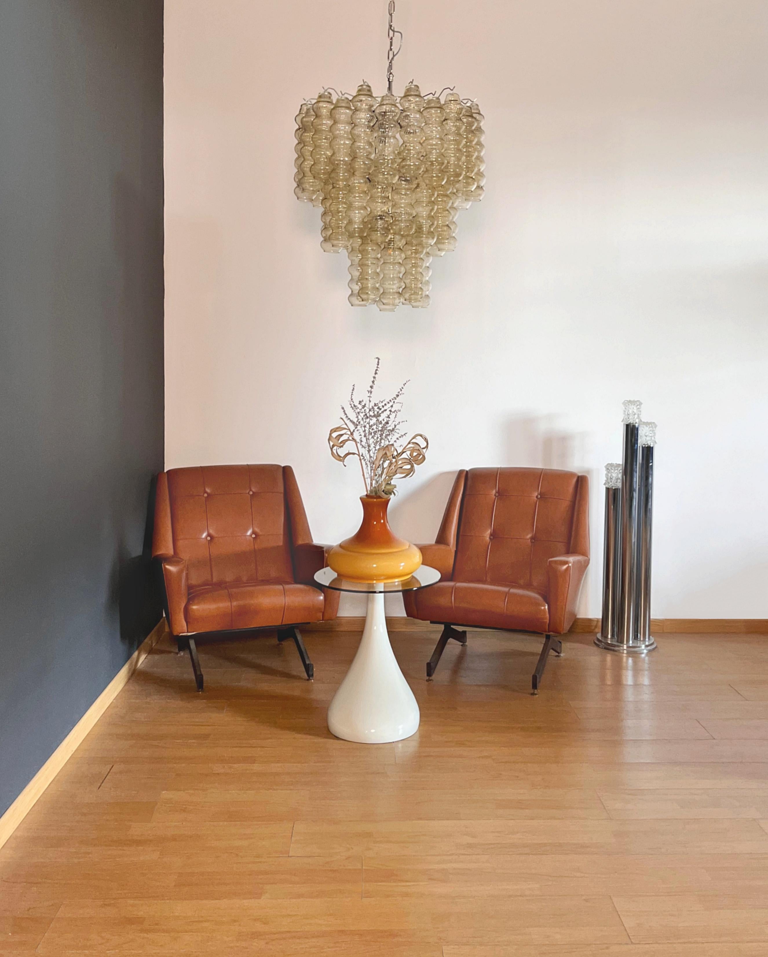 Dreistöckiger Kronleuchter aus Murano-Glas - 48 klare bernsteinfarbene Gläser (Moderne der Mitte des Jahrhunderts) im Angebot